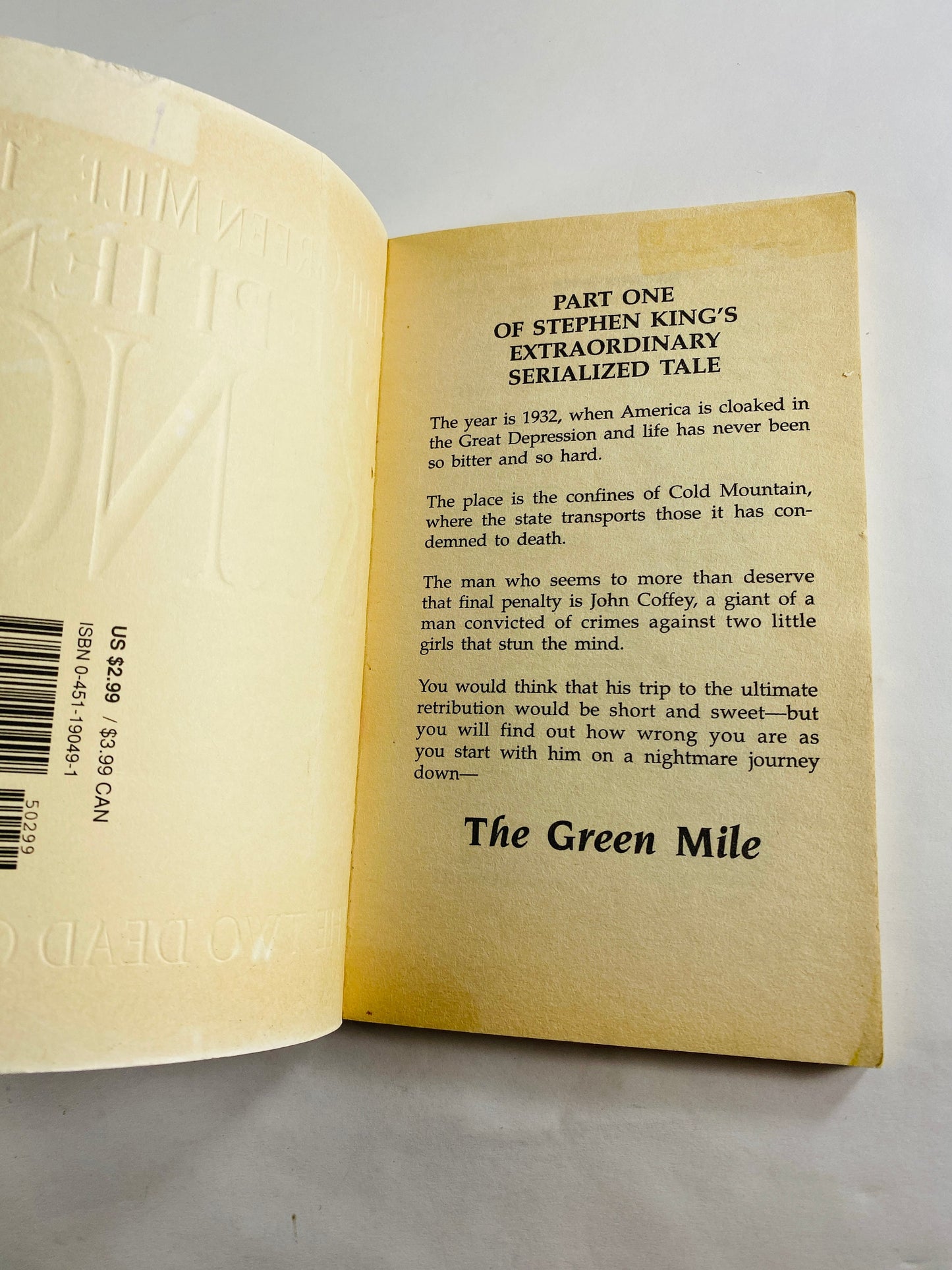 Green Mile Two Dead Girls by Stephen King Vintage paperback book circa 1996 about the a Death Row inmate with healing abilities