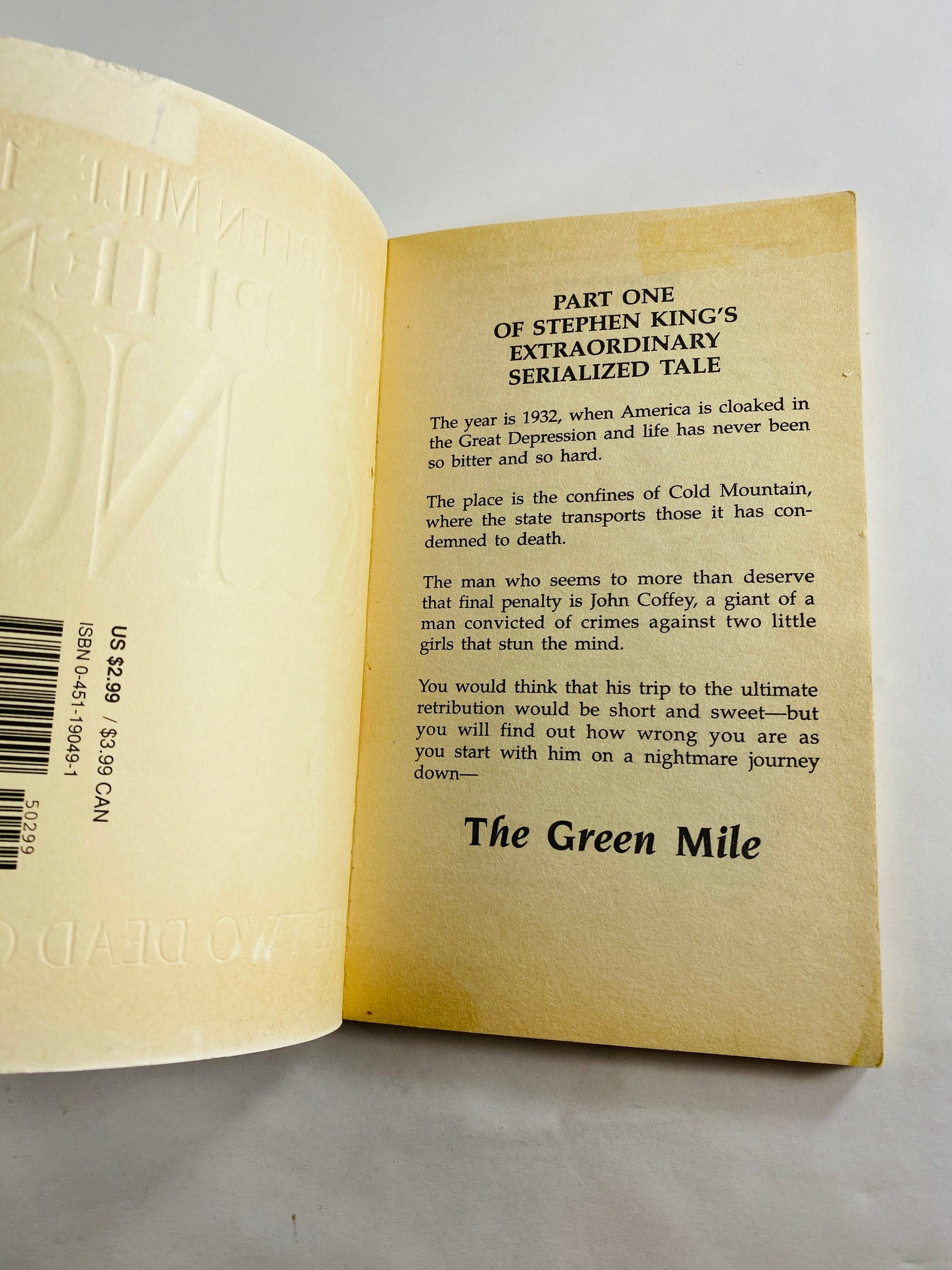 Green Mile Two Dead Girls by Stephen King Vintage paperback book circa 1996 about the a Death Row inmate with healing abilities
