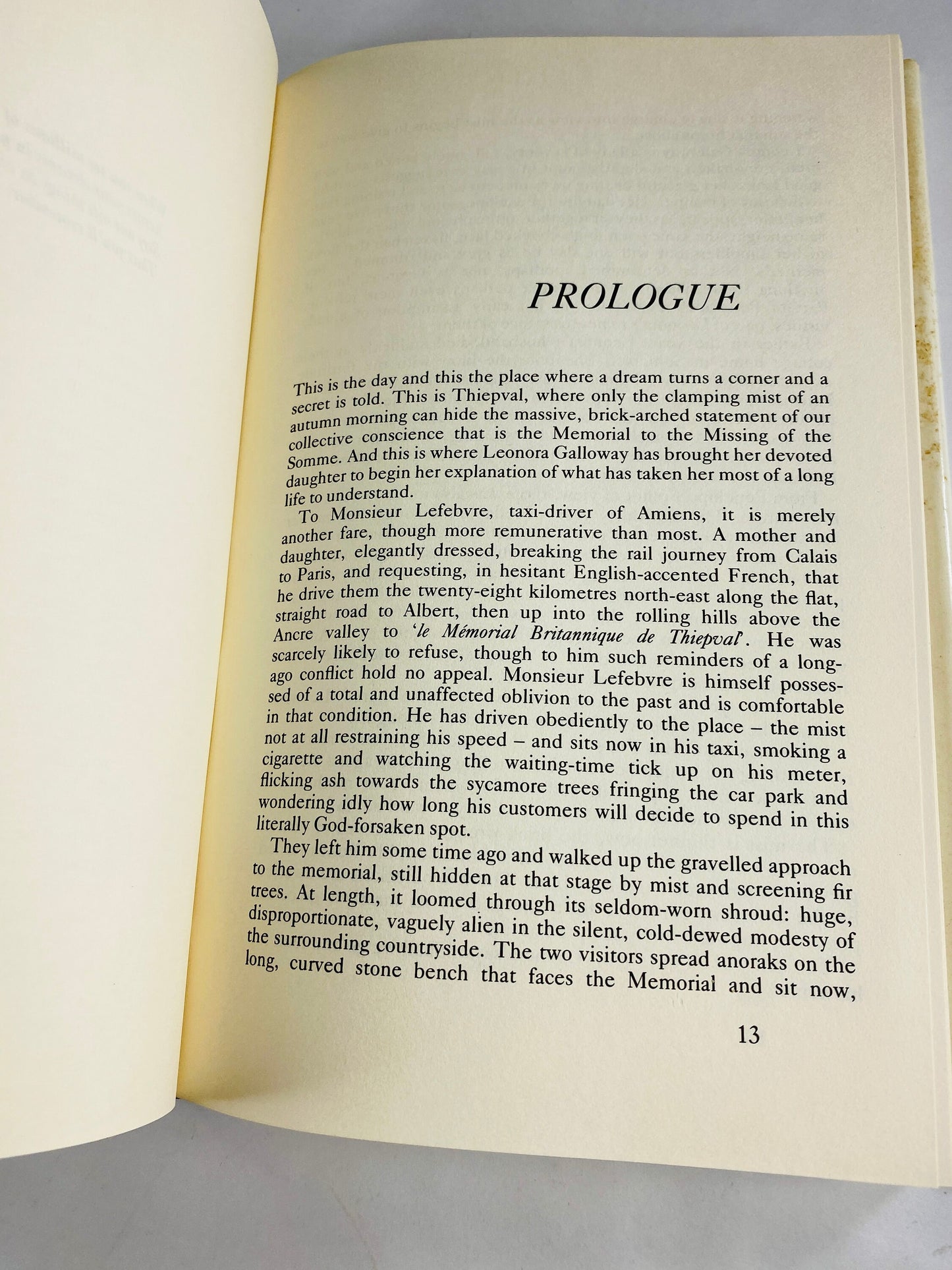 In 1988 Pale Battalions vintage book Robert Goddard FIRST EDITION about the Great War and a woman's longing to know about her parents' death