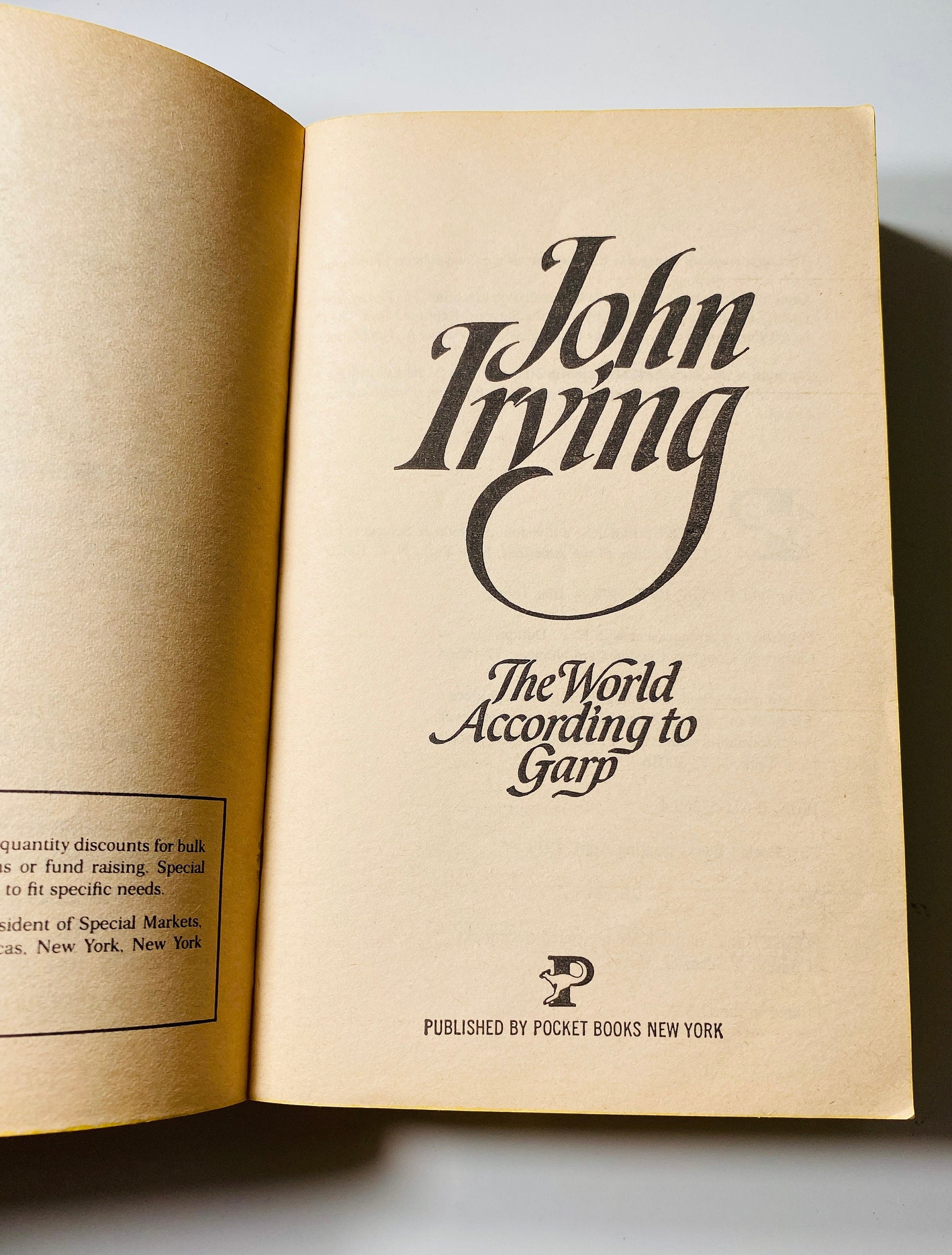 World According to Garp Vintage paperback book circa 1979 by John Irving. Robin Williams John Lithgow Glenn Close.