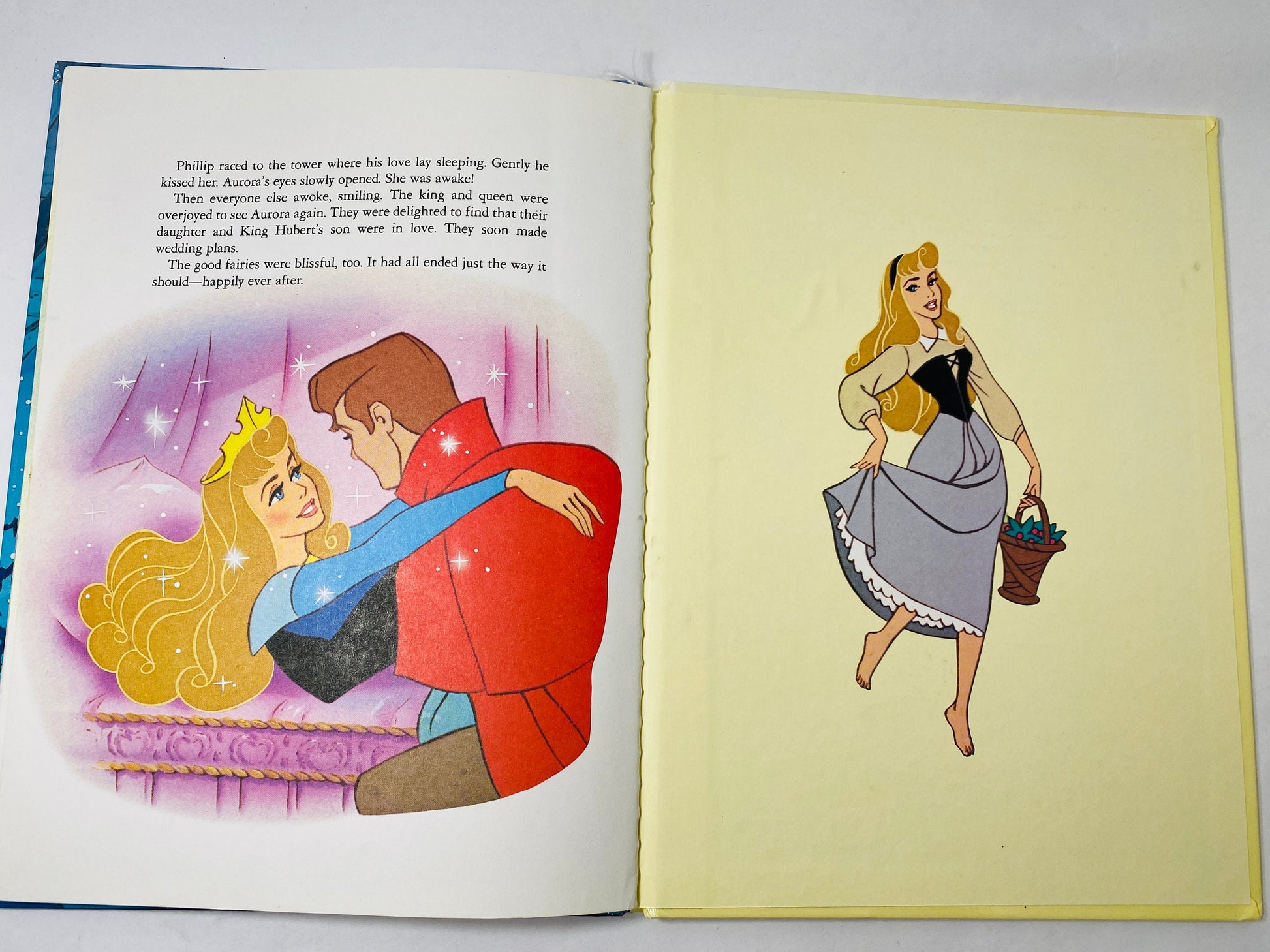 SLeeping Beauty large vintage FIRST EDITION book circa 1986 Walt Disney movie studio pictures golden book