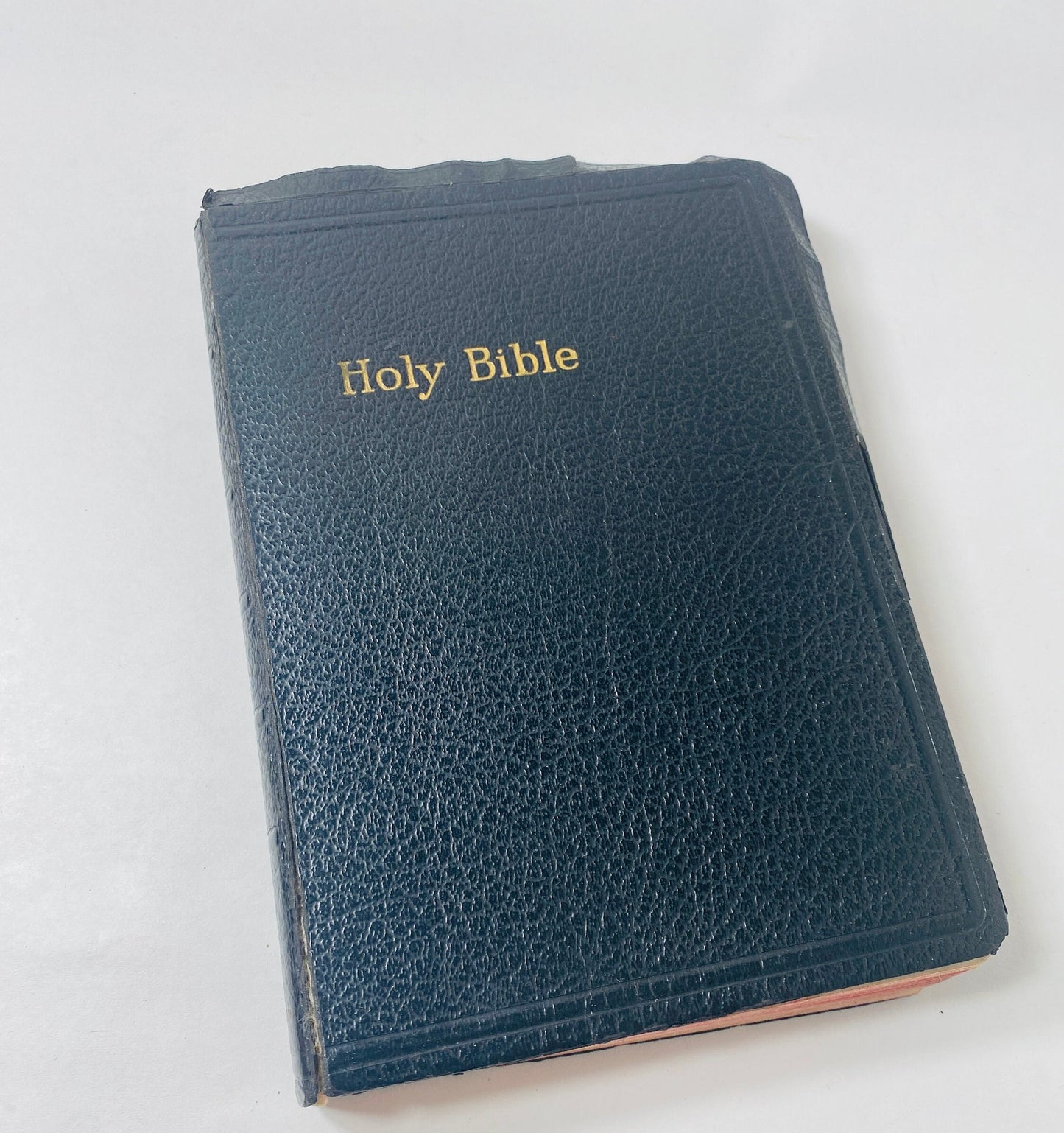 Holy Bible Old & New Testaments Revised Standard Version circa 1952. Vintage bible w black leather cover. World Publishing. King James Rev