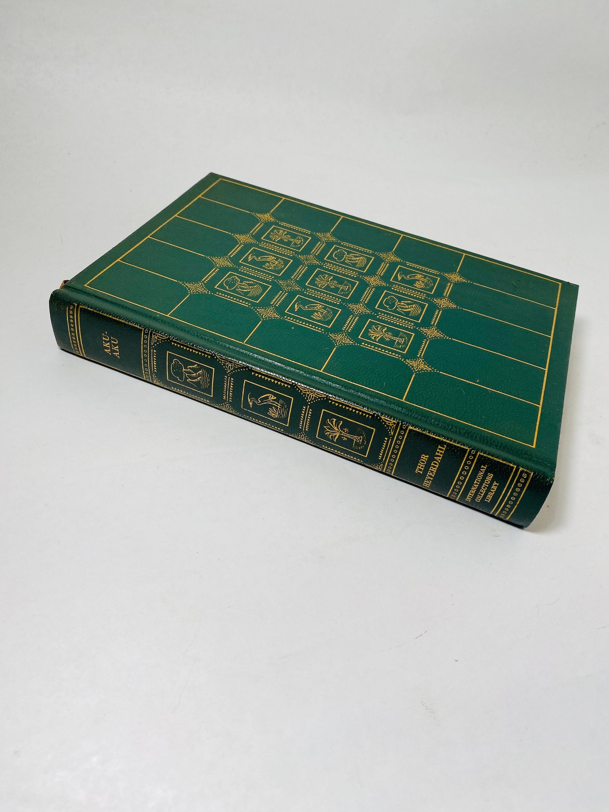 Aku Aku Secret of Easter Island by Thor Heyerdahl Kon-Tiki vintage book green and gold leatherette binding circa 1958