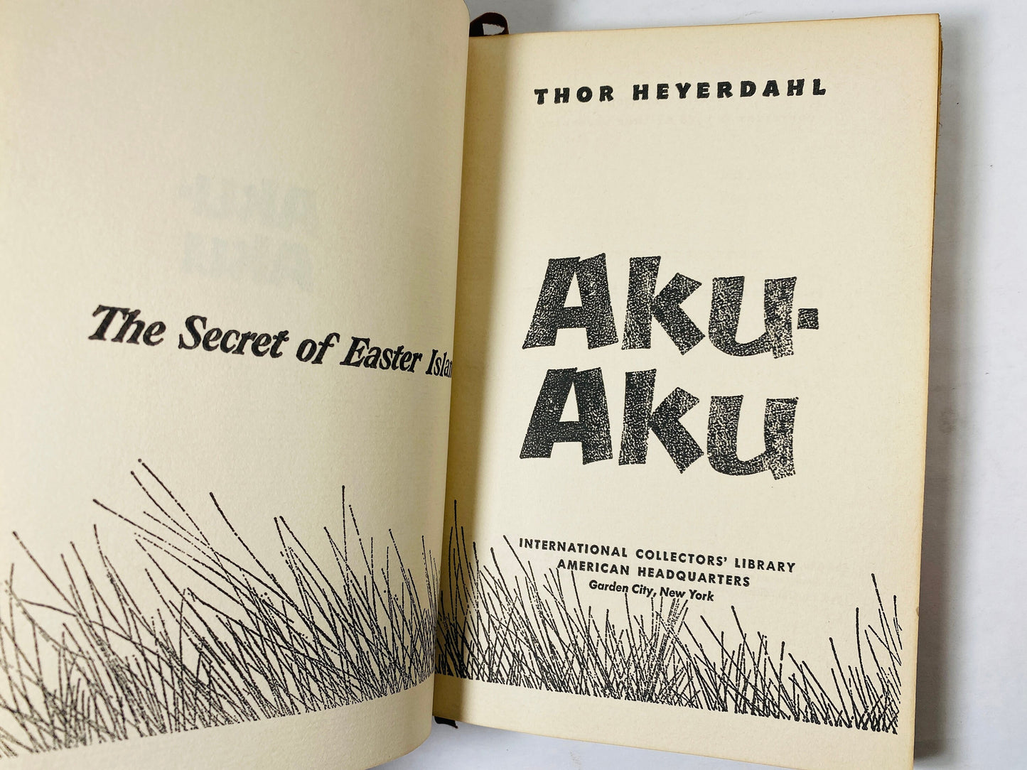 Aku Aku Secret of Easter Island by Thor Heyerdahl Kon-Tiki vintage book green and gold leatherette binding circa 1958