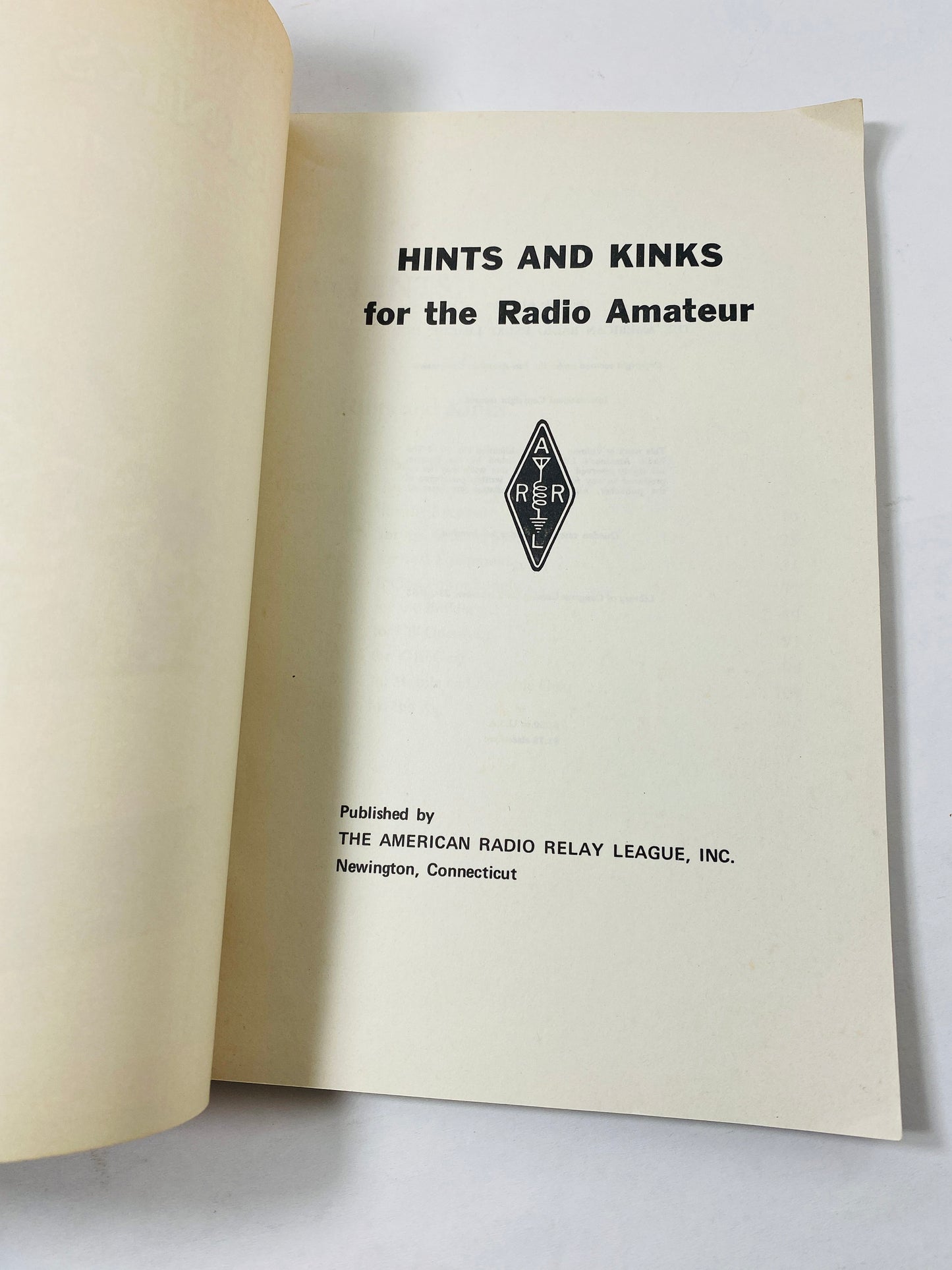 1974 Hints and Kinks for the Radio Amateur vintage paperback book by American Radio Relay League Operator's Guide