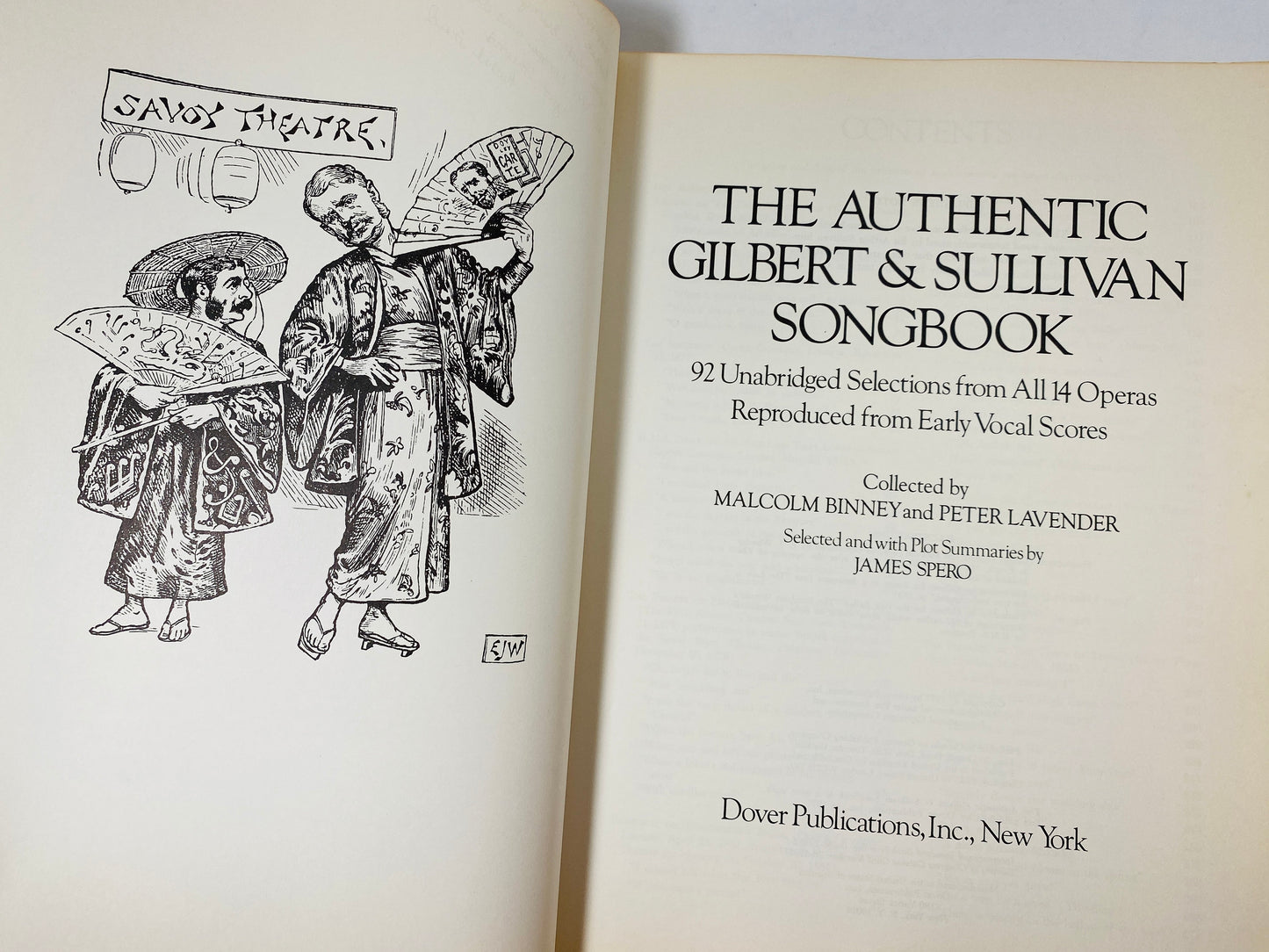 Gilbert & Sullivan Songbook LARGE vintage paperback music score selections from all 14 operas Pirates of Penzance circa 1977