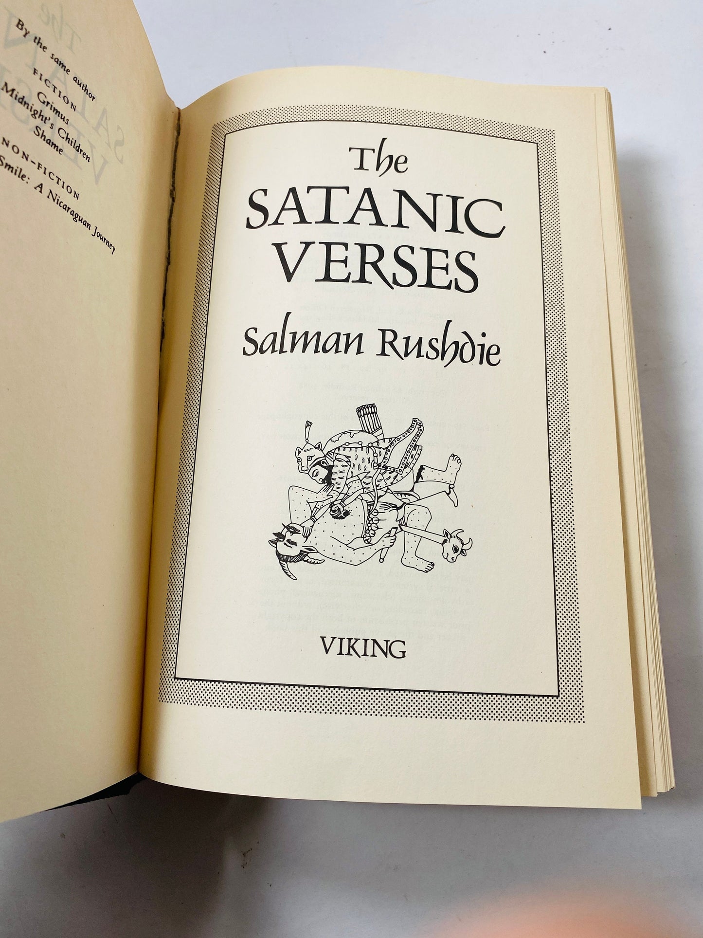 The Satanic Verses by Salman RushdieEARLY PRINTING vintage occult book circa 1988