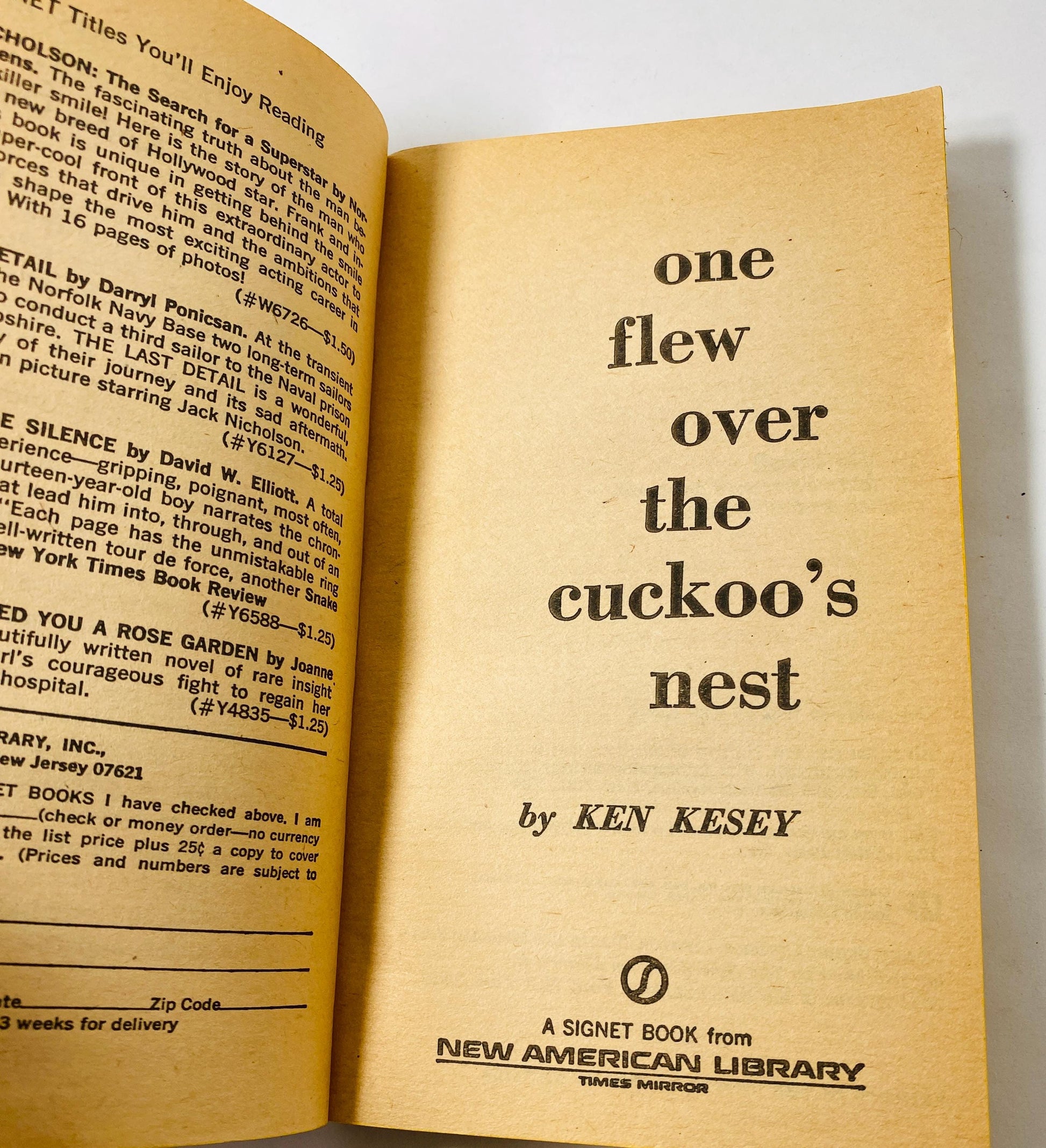 1962 One Flew Over the Cuckoo's Nest by Ken Kesey Vintage Signet paperback book. Psychological drama about sanity & madness