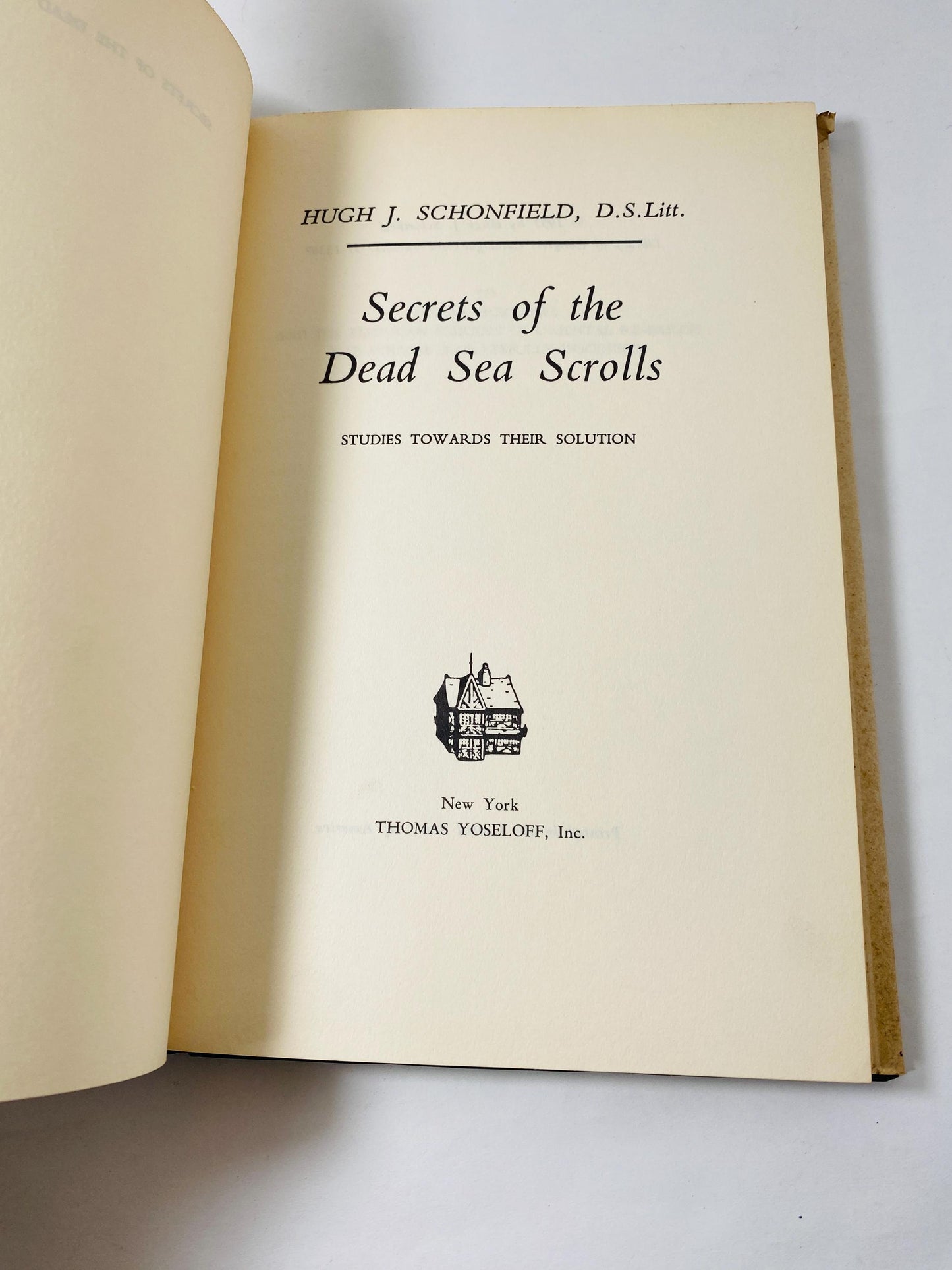 Secrets of the Dead Sea Scrolls vintage book by Hugh Schonfield circa 1957 amazing secrets behind these Judaean desert 2000-year-old texts