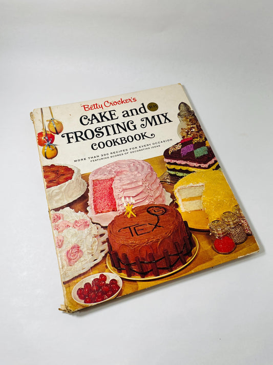 1966 Betty Crocker's Cake and Frosting Cookbook Vintgage FIRST EDITION book At home decorating with 300 Recipes for every occasion