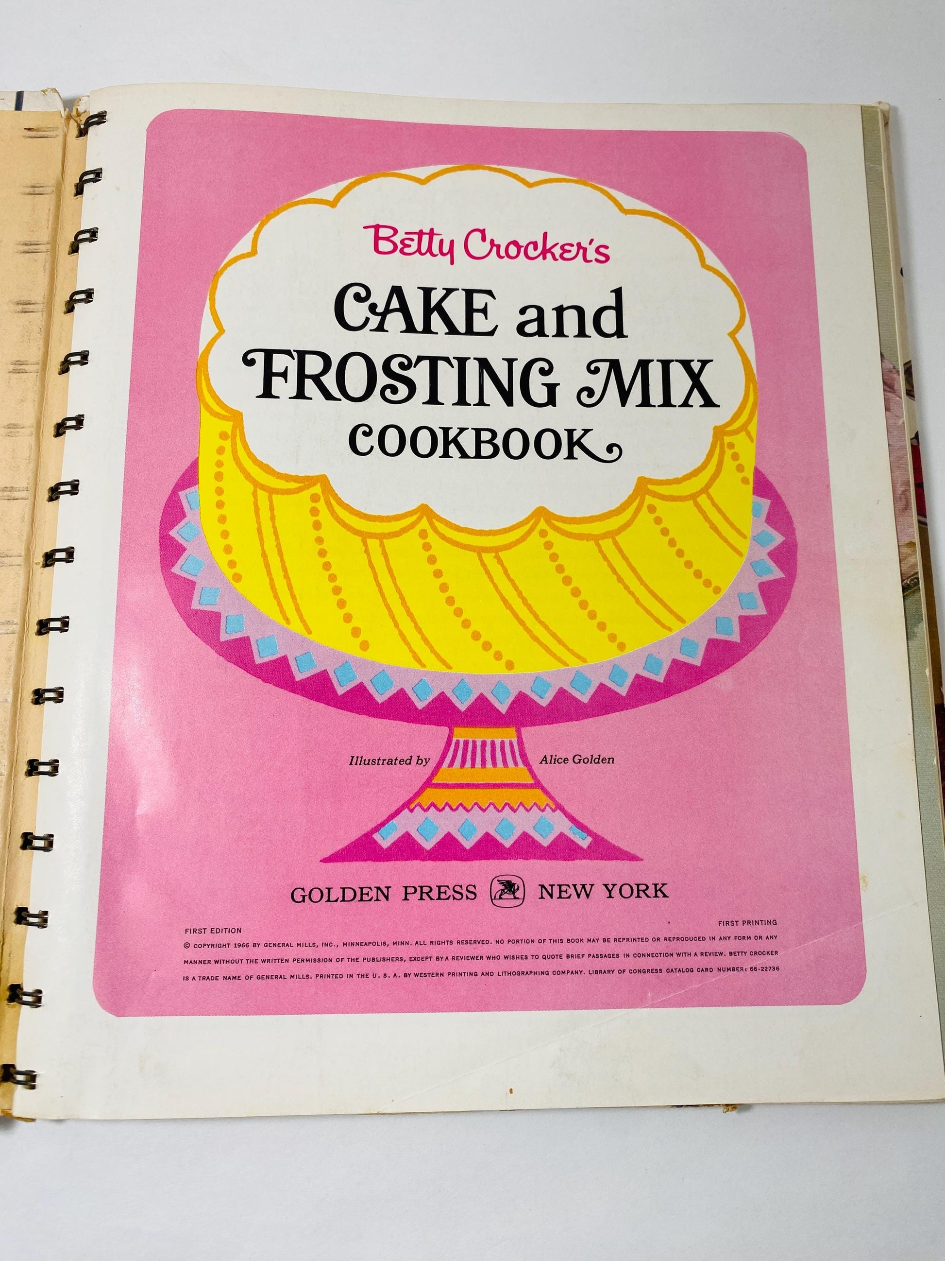 1966 Betty Crocker's Cake and Frosting Cookbook Vintgage FIRST EDITION book At home decorating with 300 Recipes for every occasion