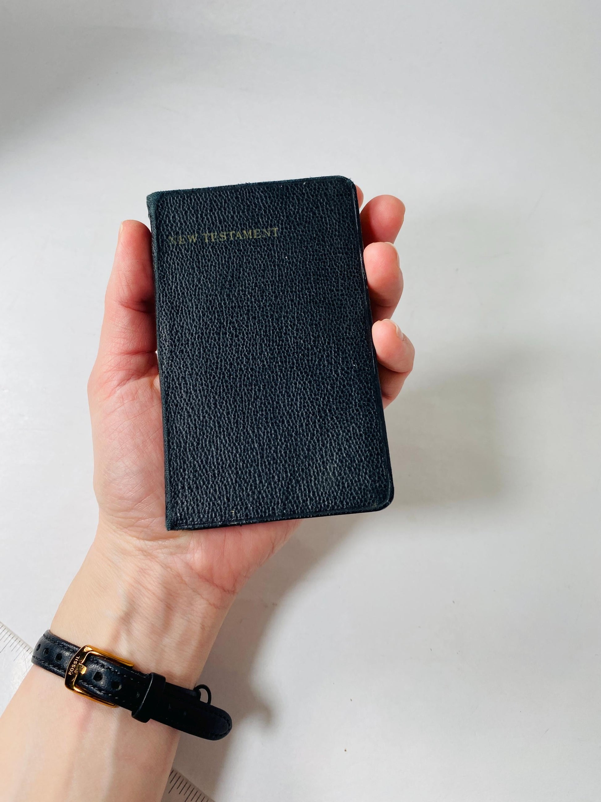 1933 New Testament Holy Bible printed in great Britain illustrated Collins edition miniature book with black leatherette cover. Small