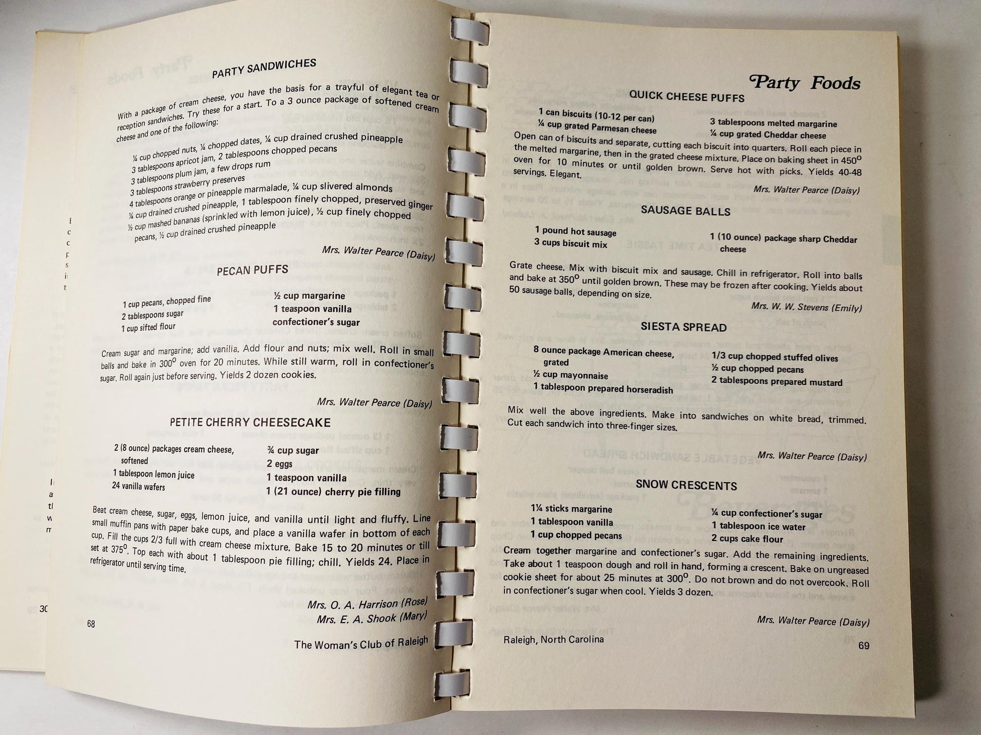 Company’s Coming Vintage cookbook by Jean Pare circa 1996. Fish, seafood crawfish shrimp crab cakes boils and casserole recipes