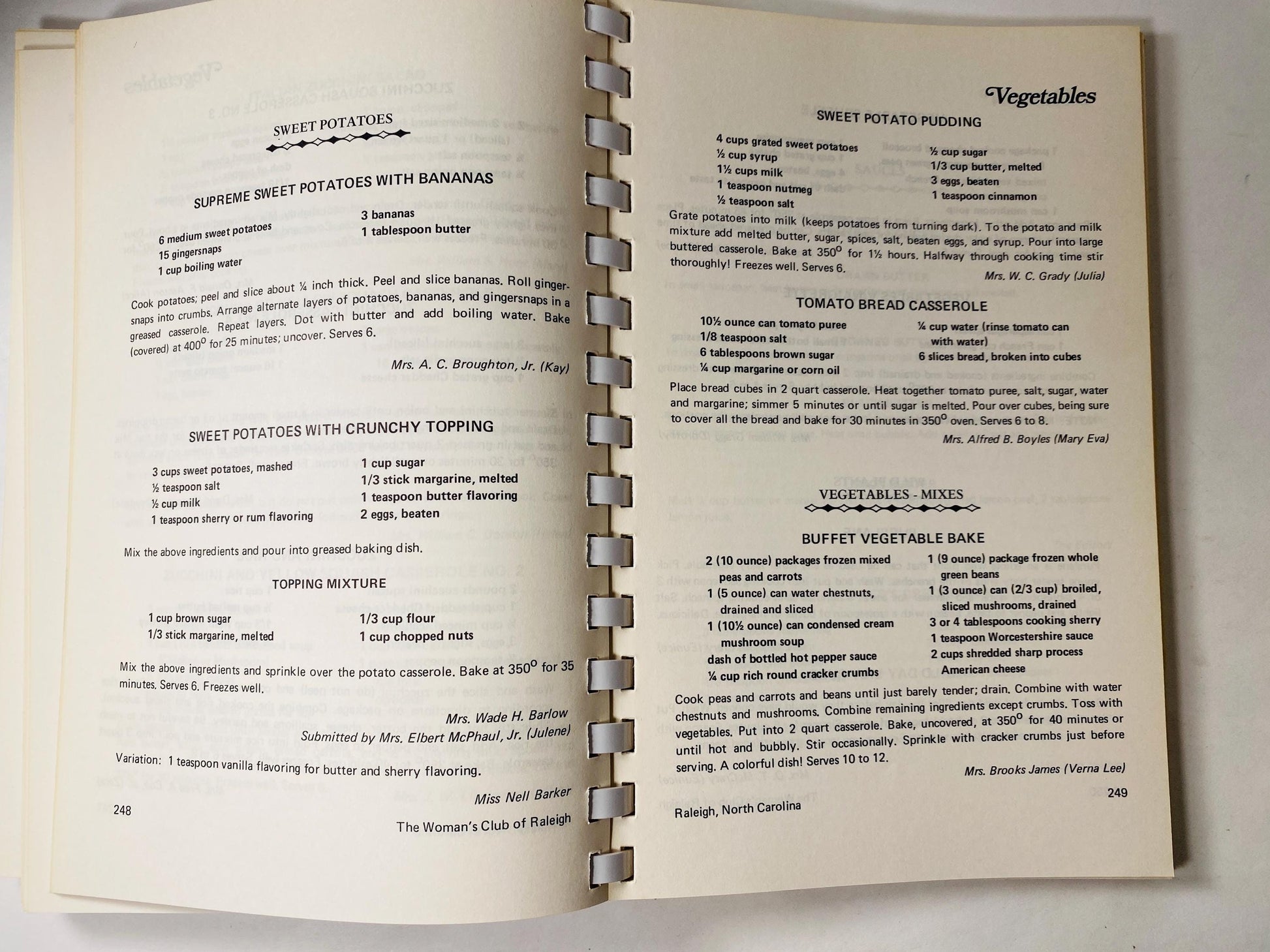 Women's Club of Raleigh North Carolina Vintage cookbook circa 1985 Fish, seafood crawfish shrimp crab cakes boils and casserole recipes