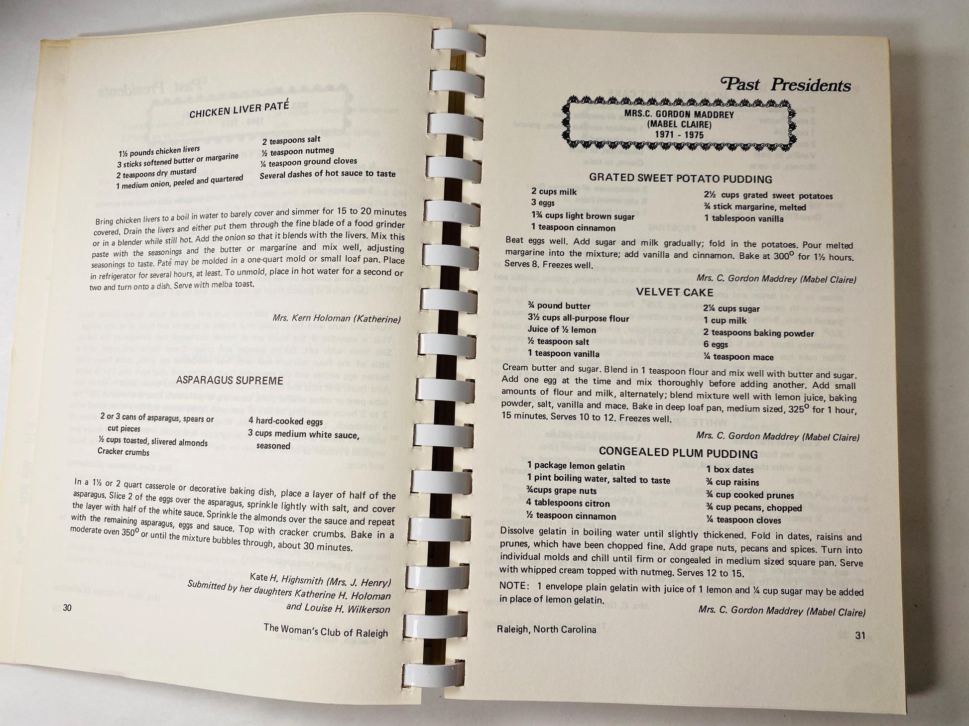 Women's Club of Raleigh North Carolina Vintage cookbook circa 1985 Fish, seafood crawfish shrimp crab cakes boils and casserole recipes