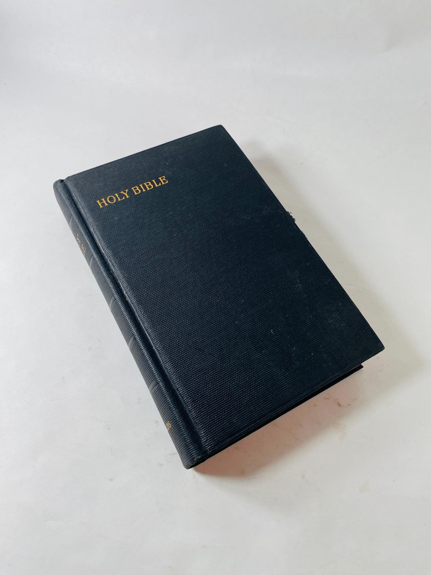 Holy Bible Old & New Testaments circa 1957 Vintage book w black cover Collins diligently revised by his Majesty's Special Command