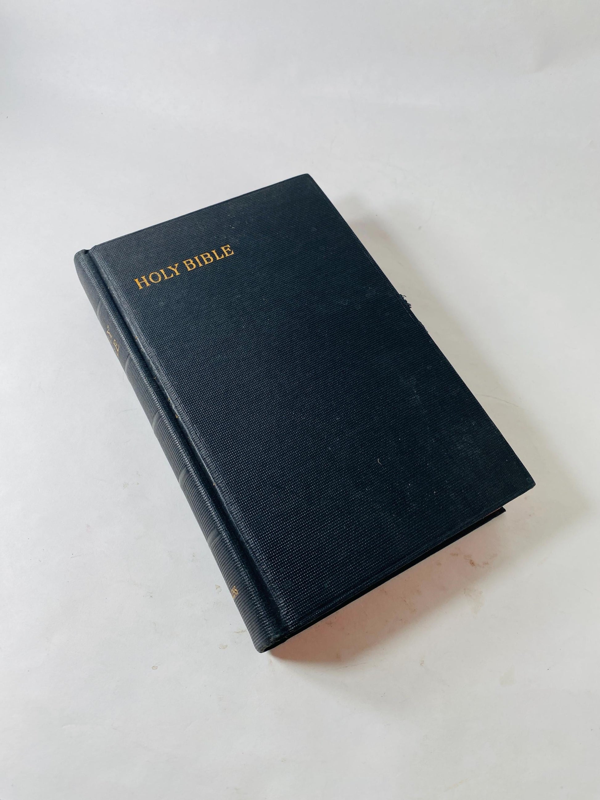 Holy Bible Old & New Testaments circa 1957 Vintage book w black cover Collins diligently revised by his Majesty's Special Command