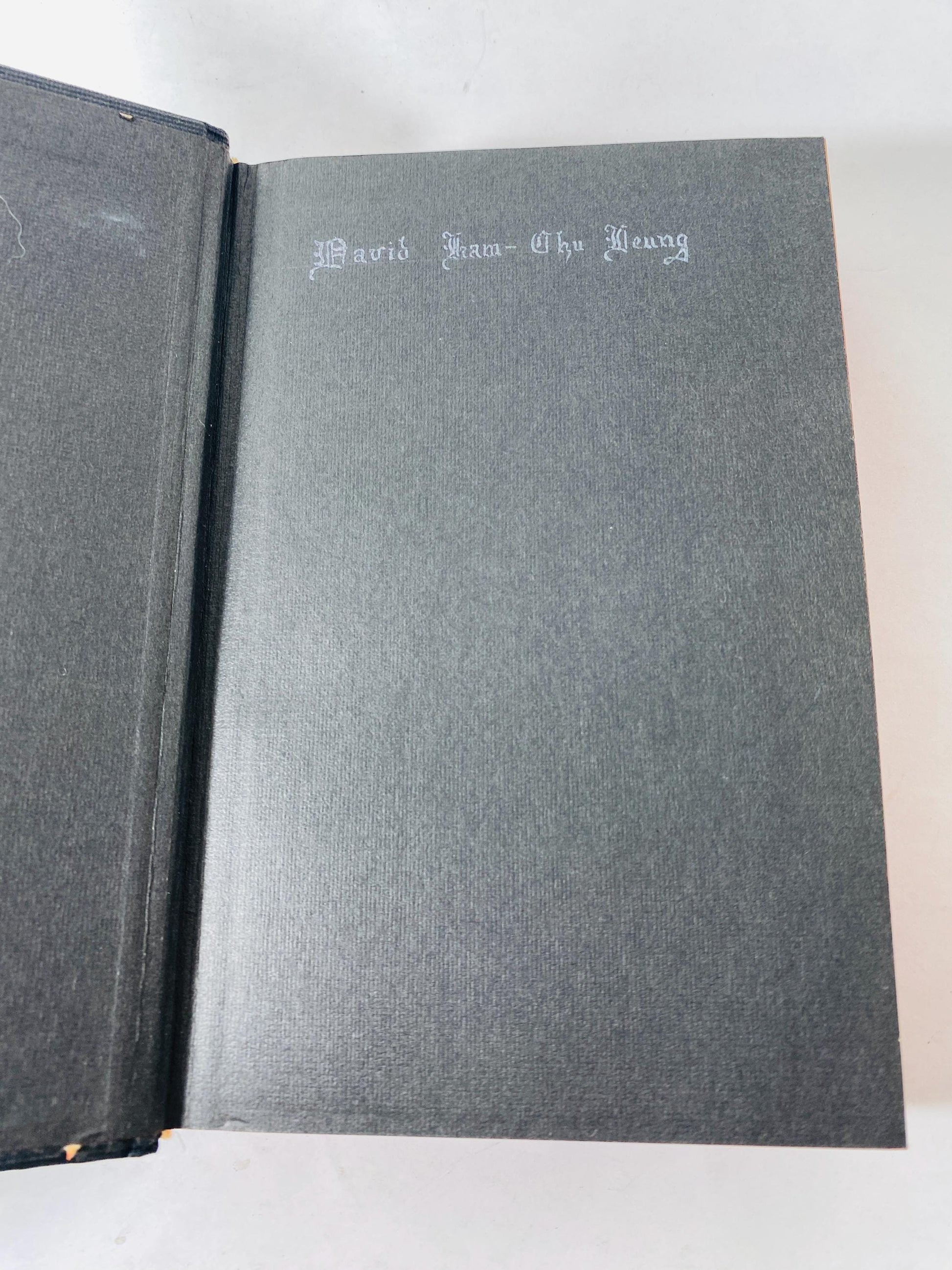 Holy Bible Old & New Testaments circa 1957 Vintage book w black cover Collins diligently revised by his Majesty's Special Command
