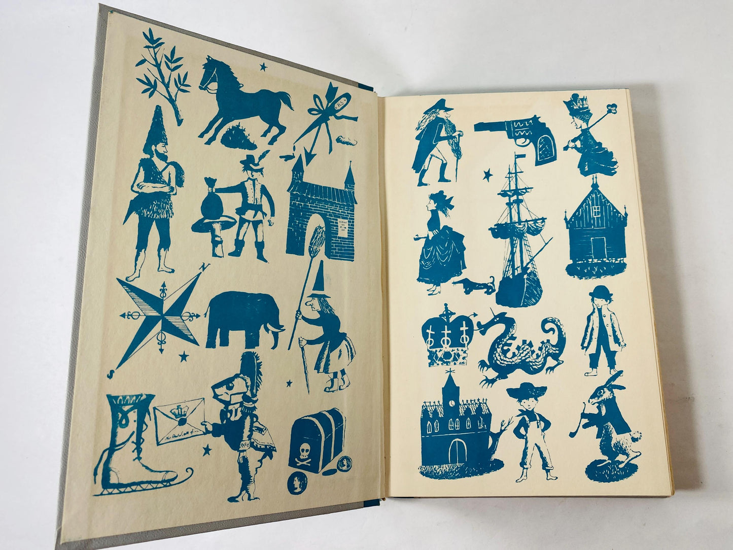 1954 Alice in Wonderland vintage book by Lewis Carroll Junior Deluxe Edition illustrations by John Tenniel