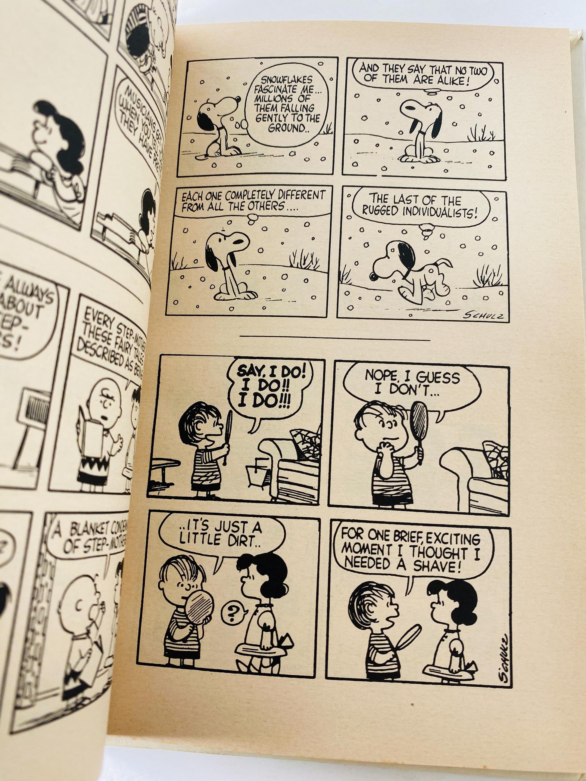1960 Go Fly a Kite, Charlie Brown. Vintage Weekly Reader book by Charles Schulz Classic Children's Book