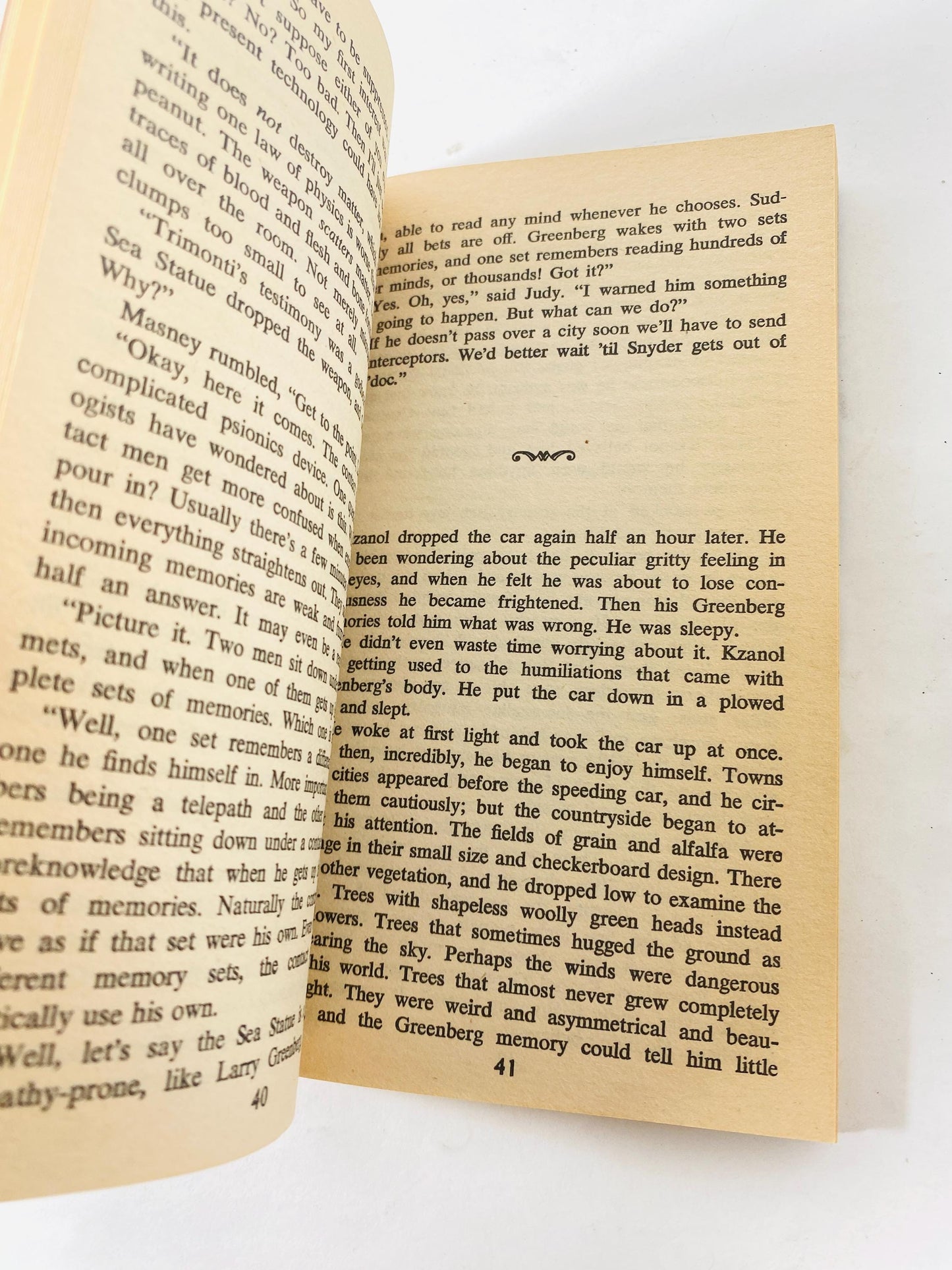 World of Ptavvs vintage paperback book by Larry Niven circa 1981 about telepathic skills and murderous organisms Science fiction scifi