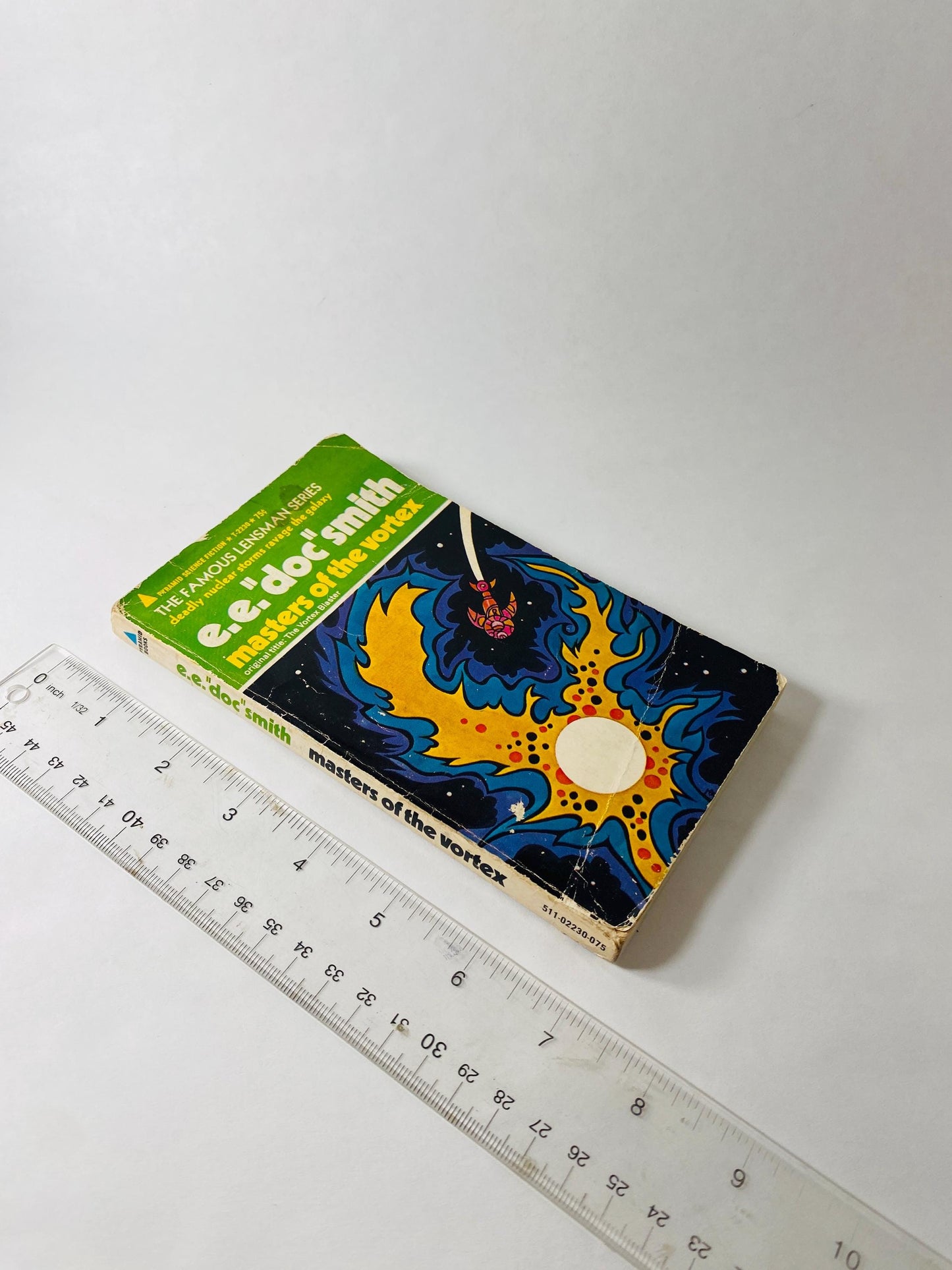 1970 Masters of the Vortex vintage paperback book by EE Doc Smith Pyramid Science Fiction Lensman Series featuring Jack Gaughan Cover Art