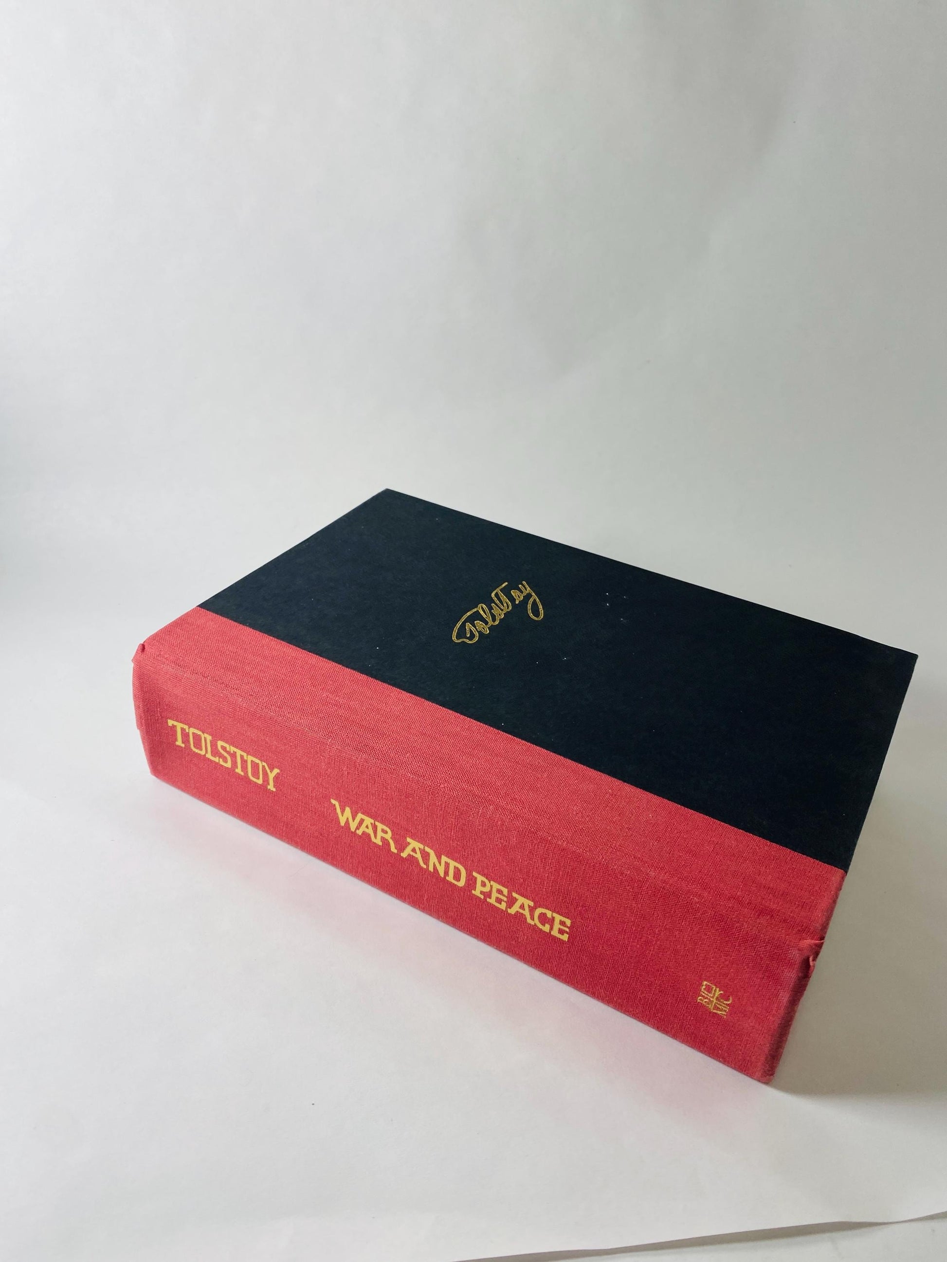 Leo Tolstoy War and Peace vintage book love, war, and the search for meaning during the French invasion of Russia in the Napoleonic era