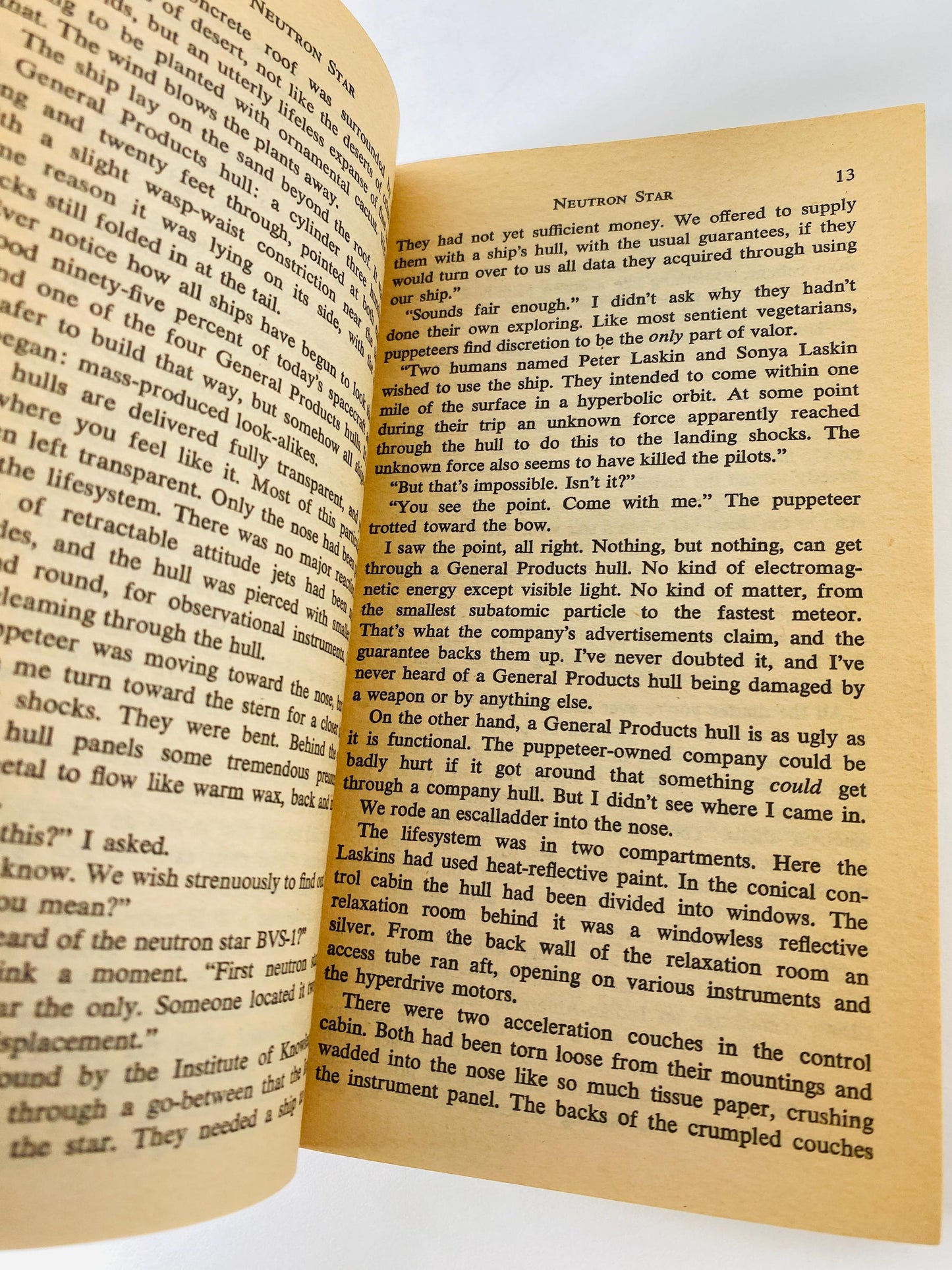 Neutron Star vintage paperback book by Larry Niven about Beowulf Shaeffer hired by aliens to investigate why others died near a neutron star