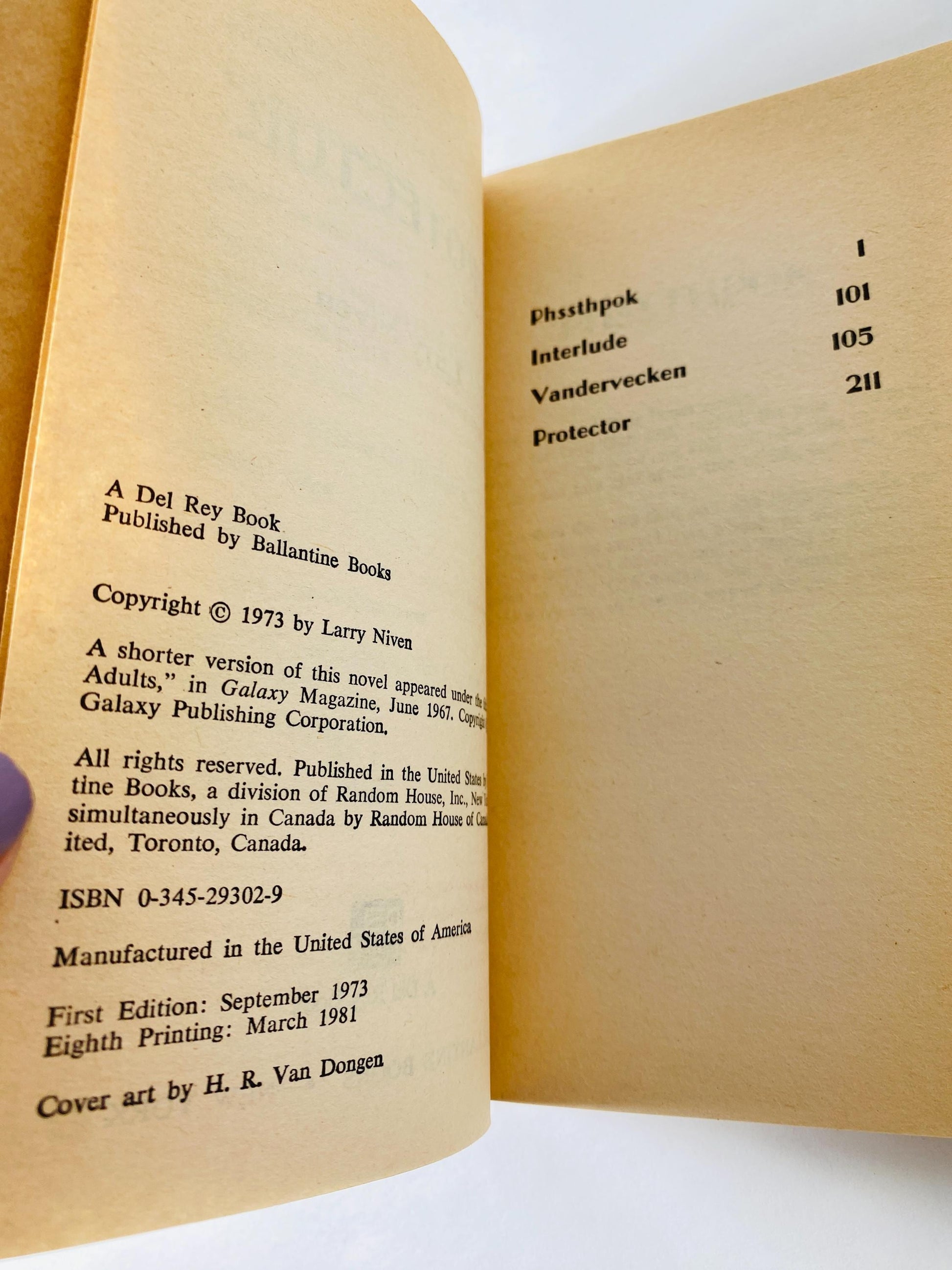 Protector vintage paperback book by Larry Niven circa 1981 about space warefare and saga of Brennan the Belter and Phssthpok the Pak scifi