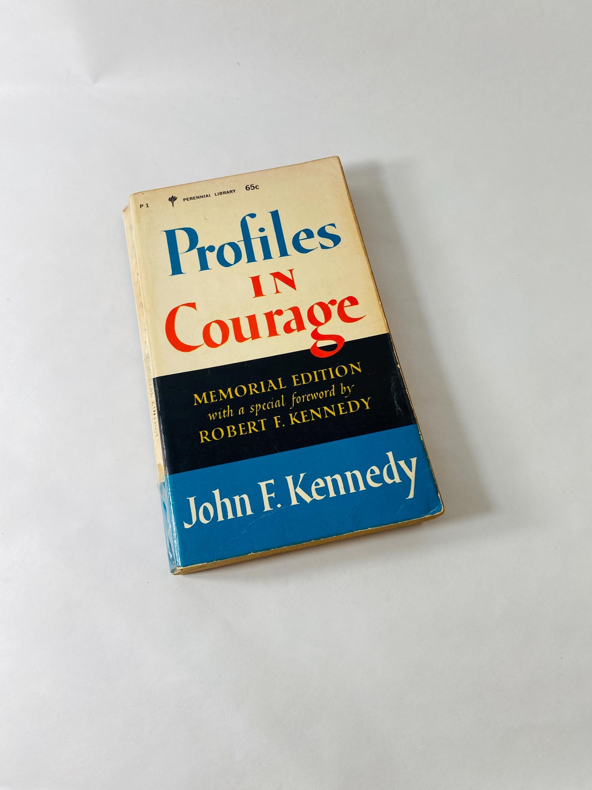 Profiles in Courage by John F Kennedy Vintage paperback book circa 1964 Pulitzer Prize.