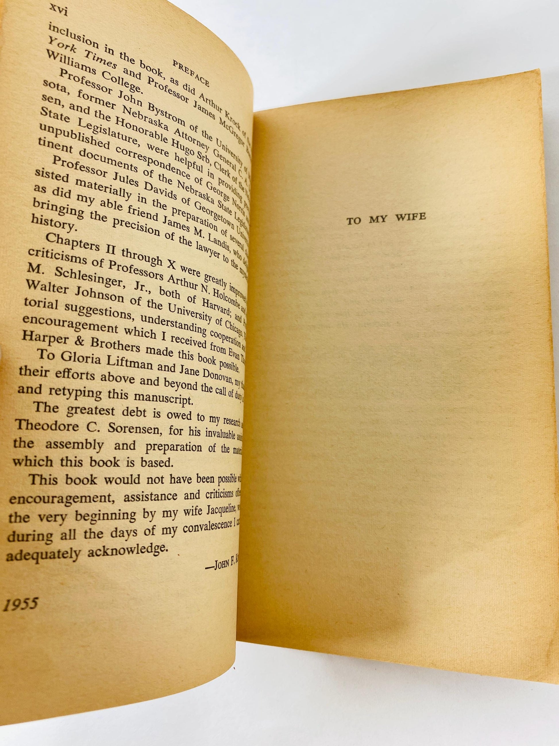 Profiles in Courage by John F Kennedy Vintage paperback book circa 1964 Pulitzer Prize.