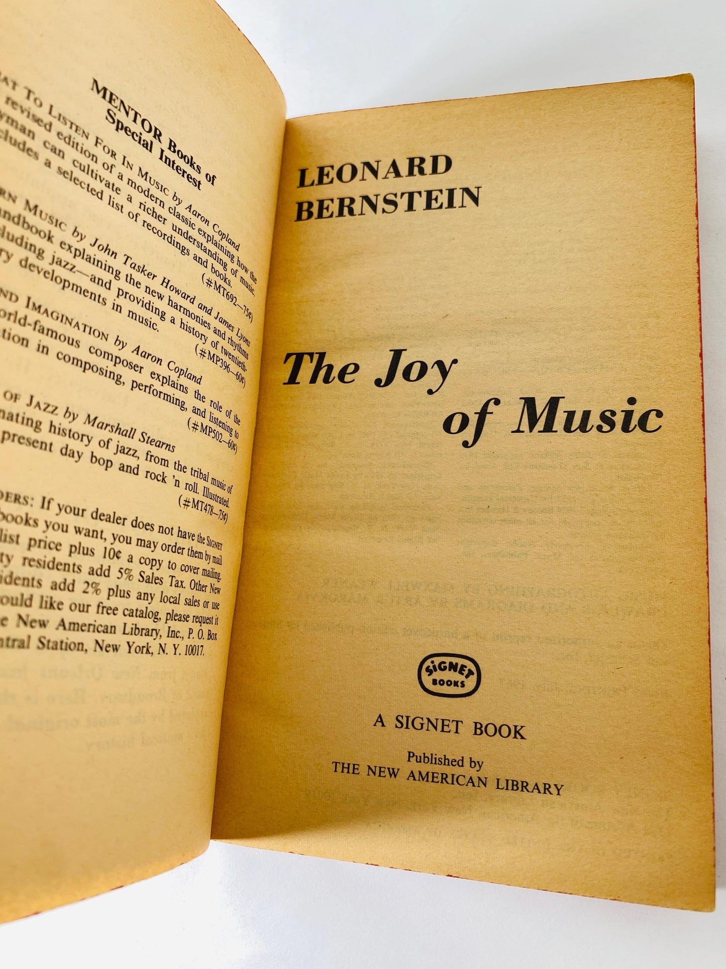1967 Joy of Music vintage Signet paperback book Conductor Leonard Bernstein Director New York Philharmonic symphony orchestra classical