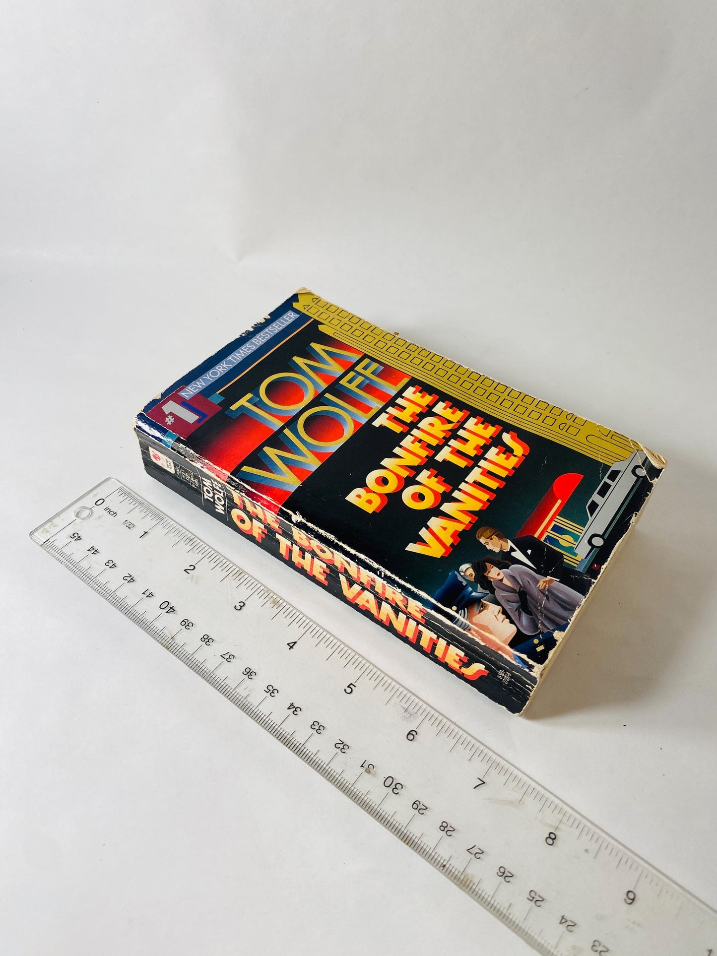 Bonfire of the Vanities by Tom Wolfe vintage paperback book EARLY PRINTING circa 1988 Racism, social class, politics and greed in 1980s