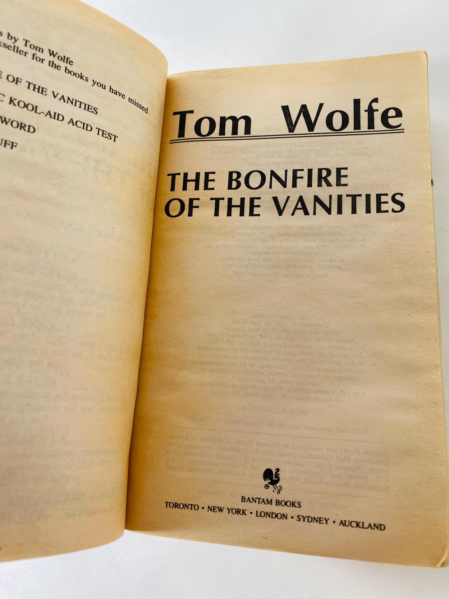 Bonfire of the Vanities by Tom Wolfe vintage paperback book EARLY PRINTING circa 1988 Racism, social class, politics and greed in 1980s
