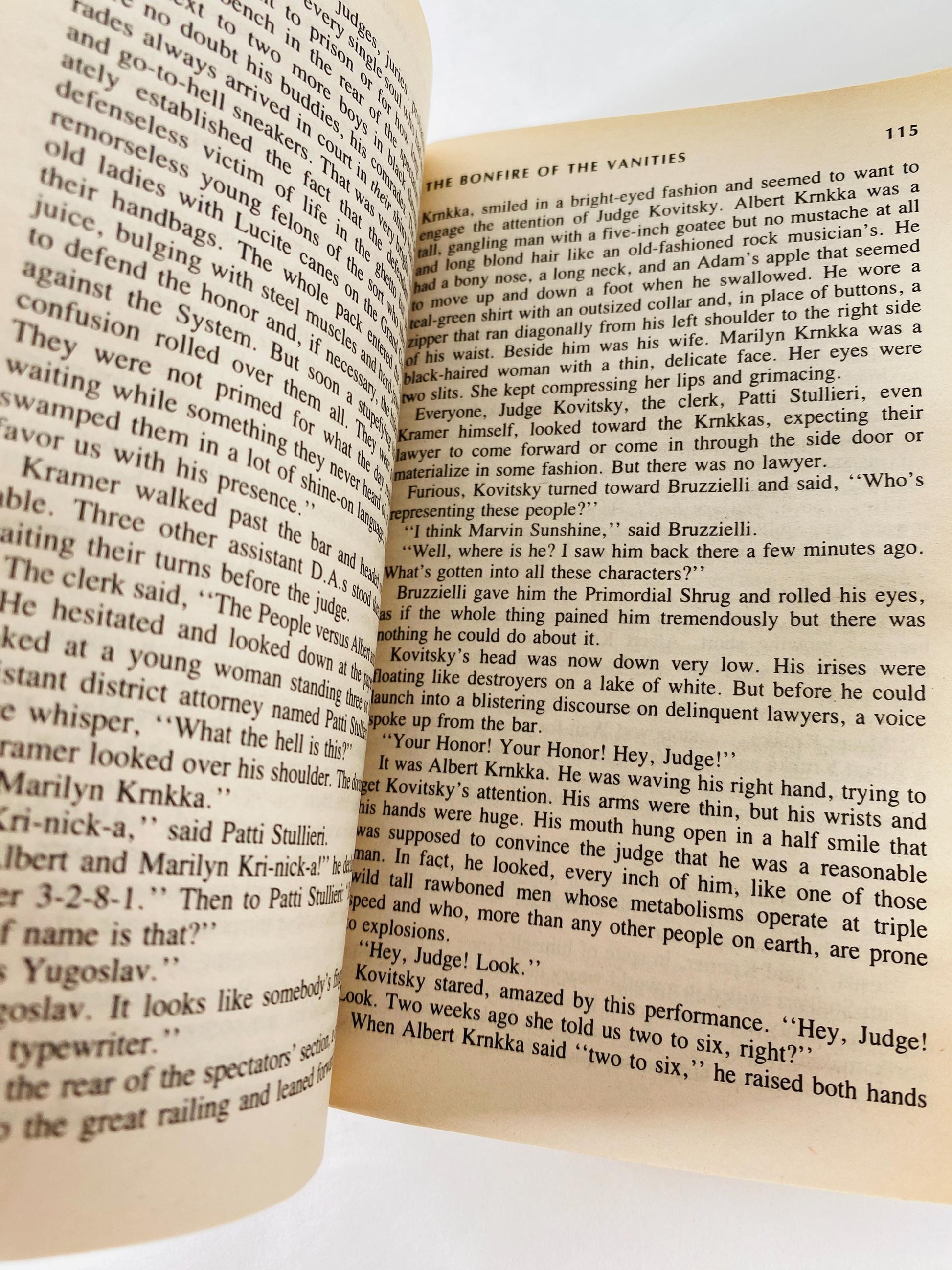 Bonfire of the Vanities by Tom Wolfe vintage paperback book EARLY PRINTING circa 1988 Racism, social class, politics and greed in 1980s