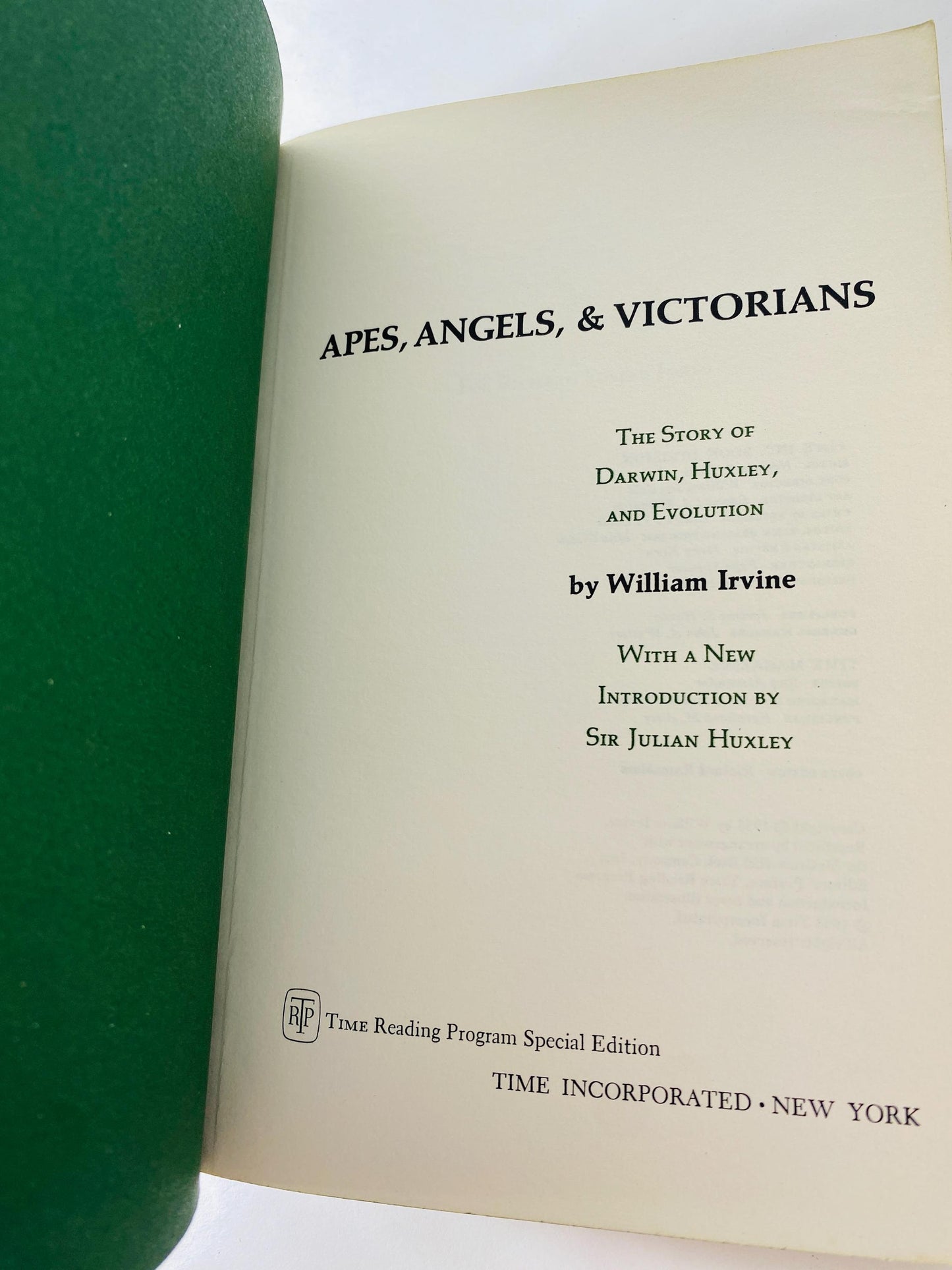 Apes, Angels, & Victorians vintage paperback book about Darwin, Huxley, and Evolution by William Irvine circa 1963