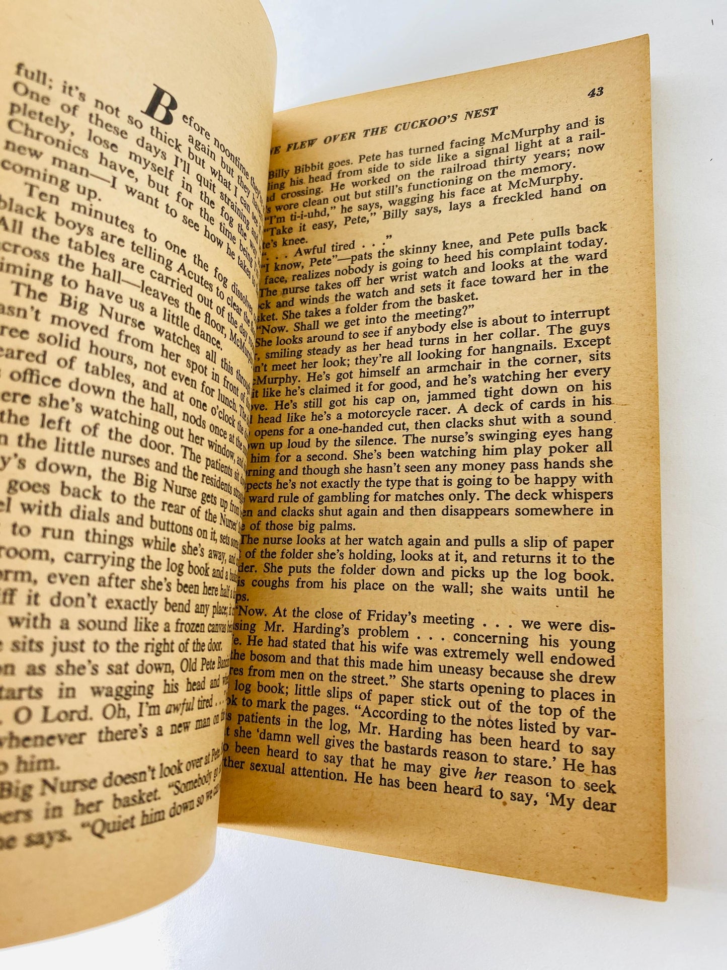 1962 One Flew Over the Cuckoo's Nest by Ken Kesey Vintage Signet paperback book. Psychological drama about sanity & madness