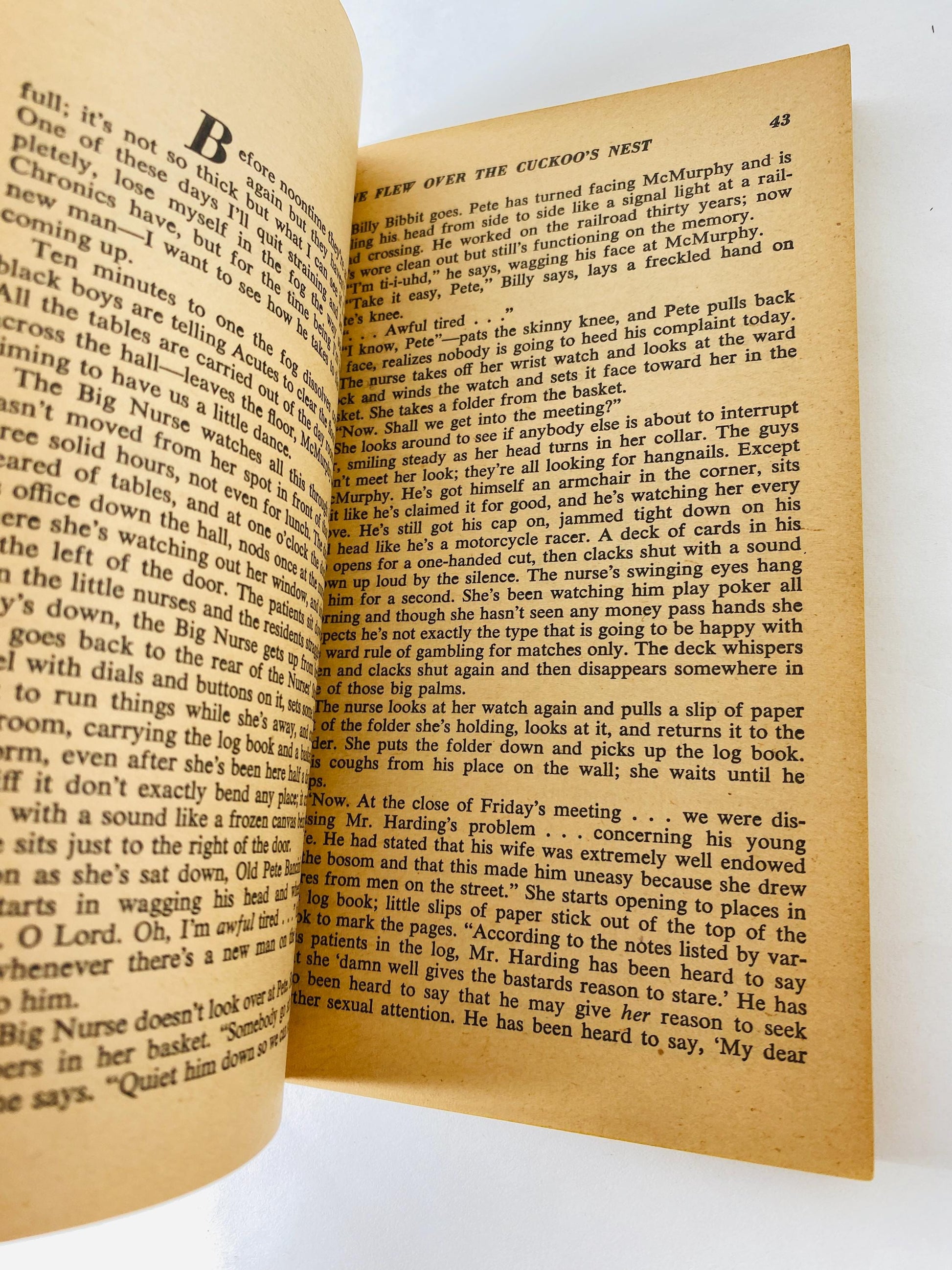 1962 One Flew Over the Cuckoo's Nest by Ken Kesey Vintage Signet paperback book. Psychological drama about sanity & madness