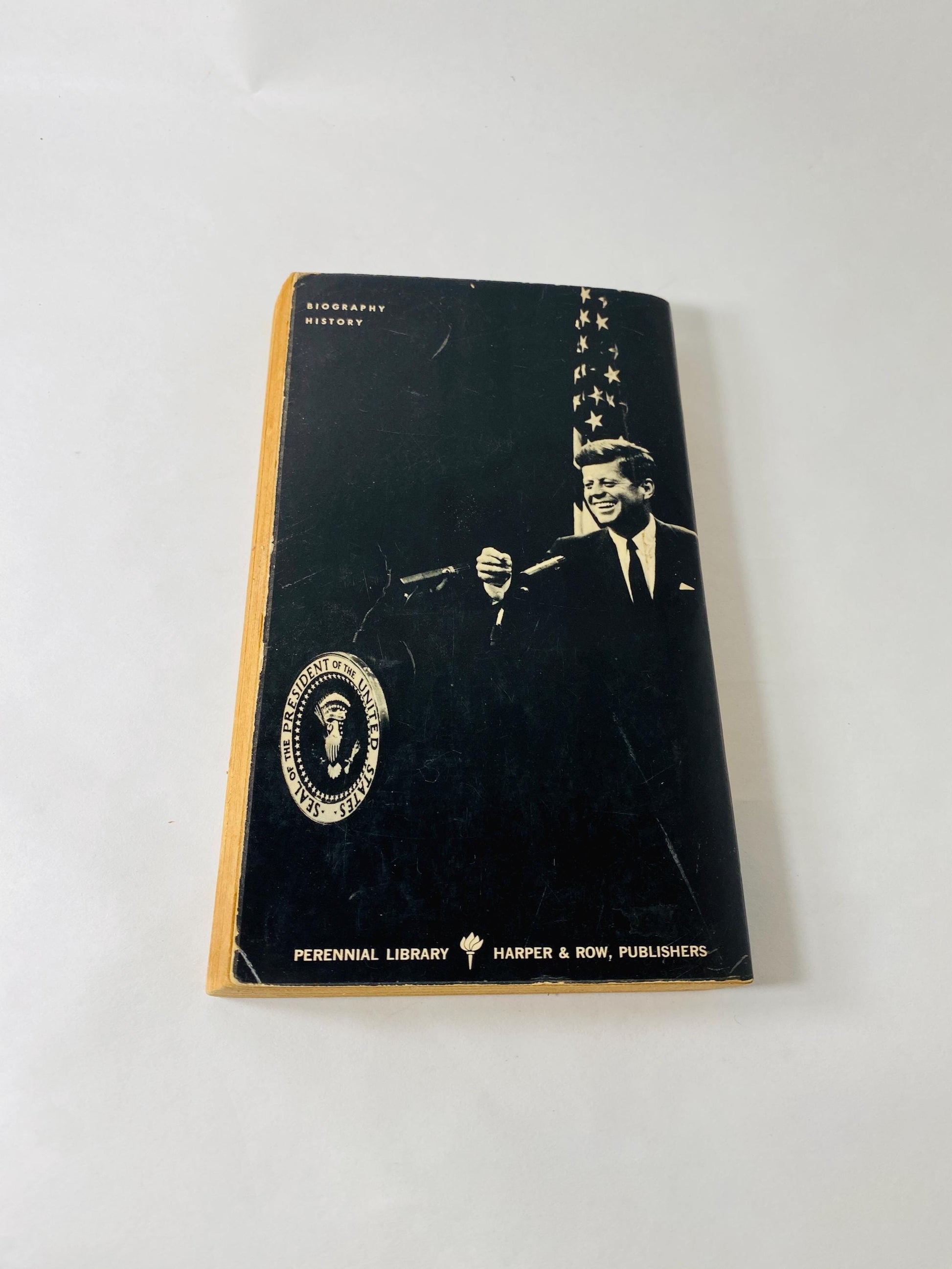 Profiles in Courage by John F Kennedy Vintage paperback book circa 1964 Pulitzer Prize.