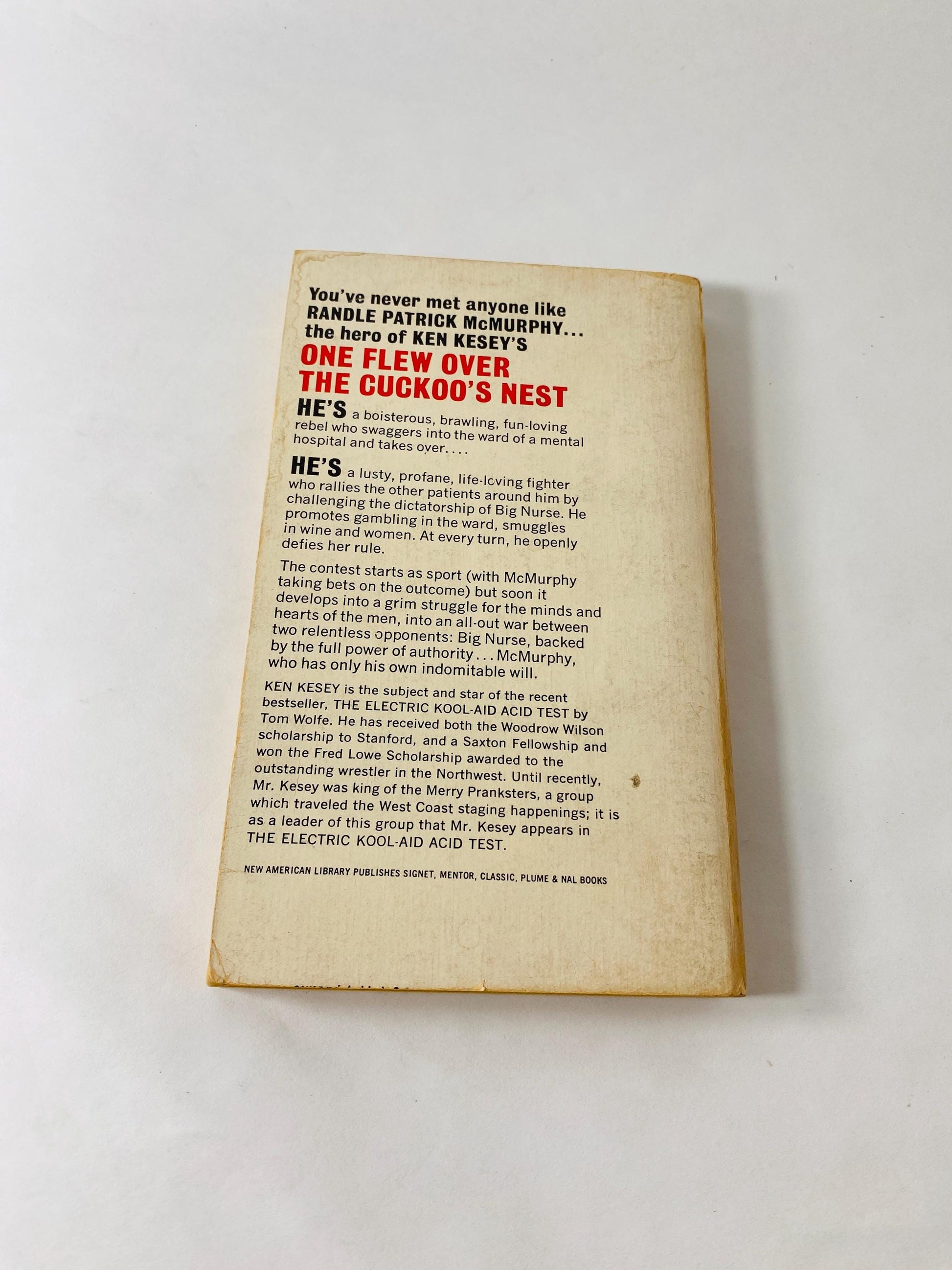 1962 One Flew Over the Cuckoo's Nest by Ken Kesey Vintage Signet paperback book. Psychological drama about sanity & madness