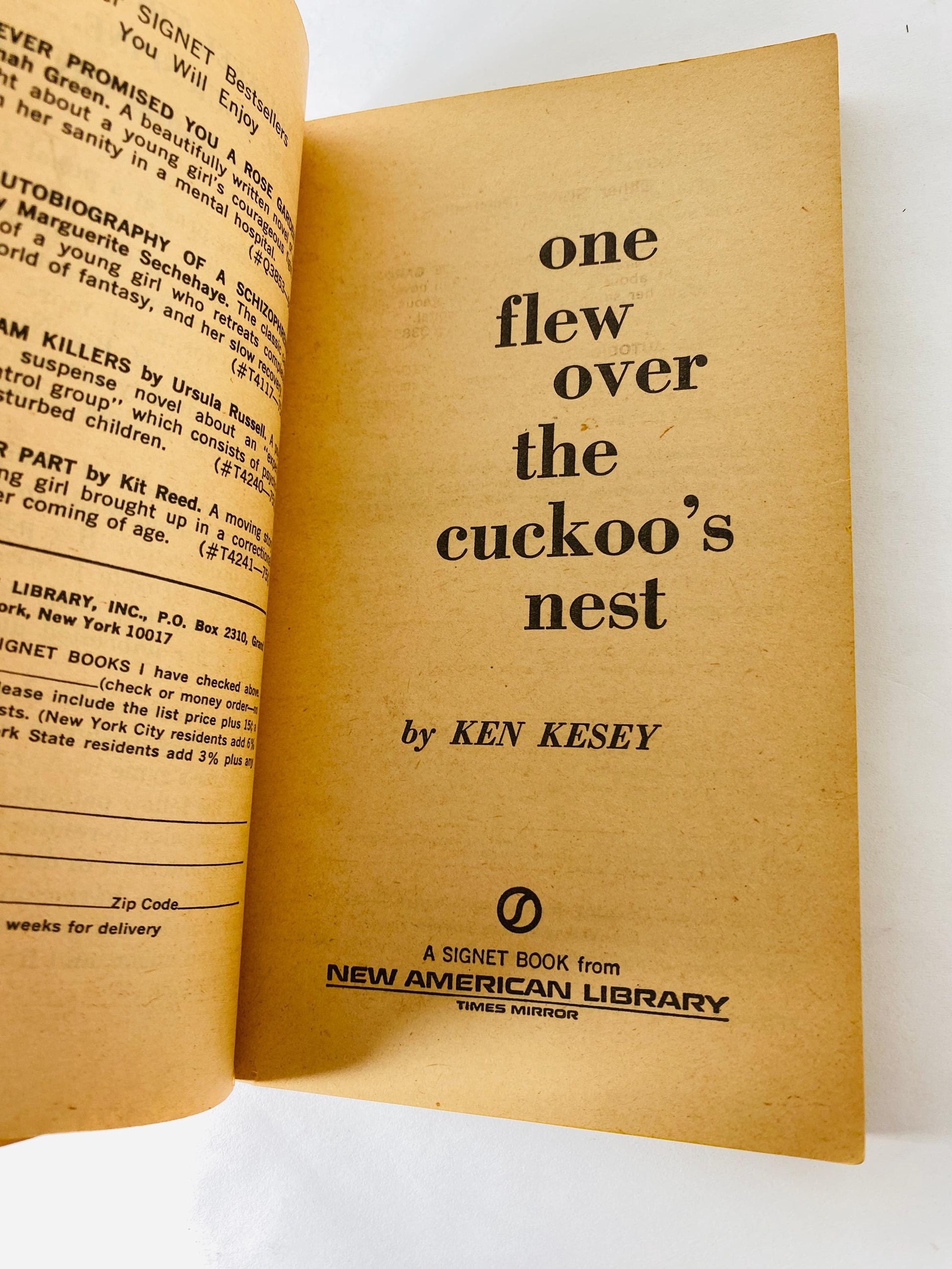 1962 One Flew Over the Cuckoo's Nest by Ken Kesey Vintage Signet paperback book. Psychological drama about sanity & madness