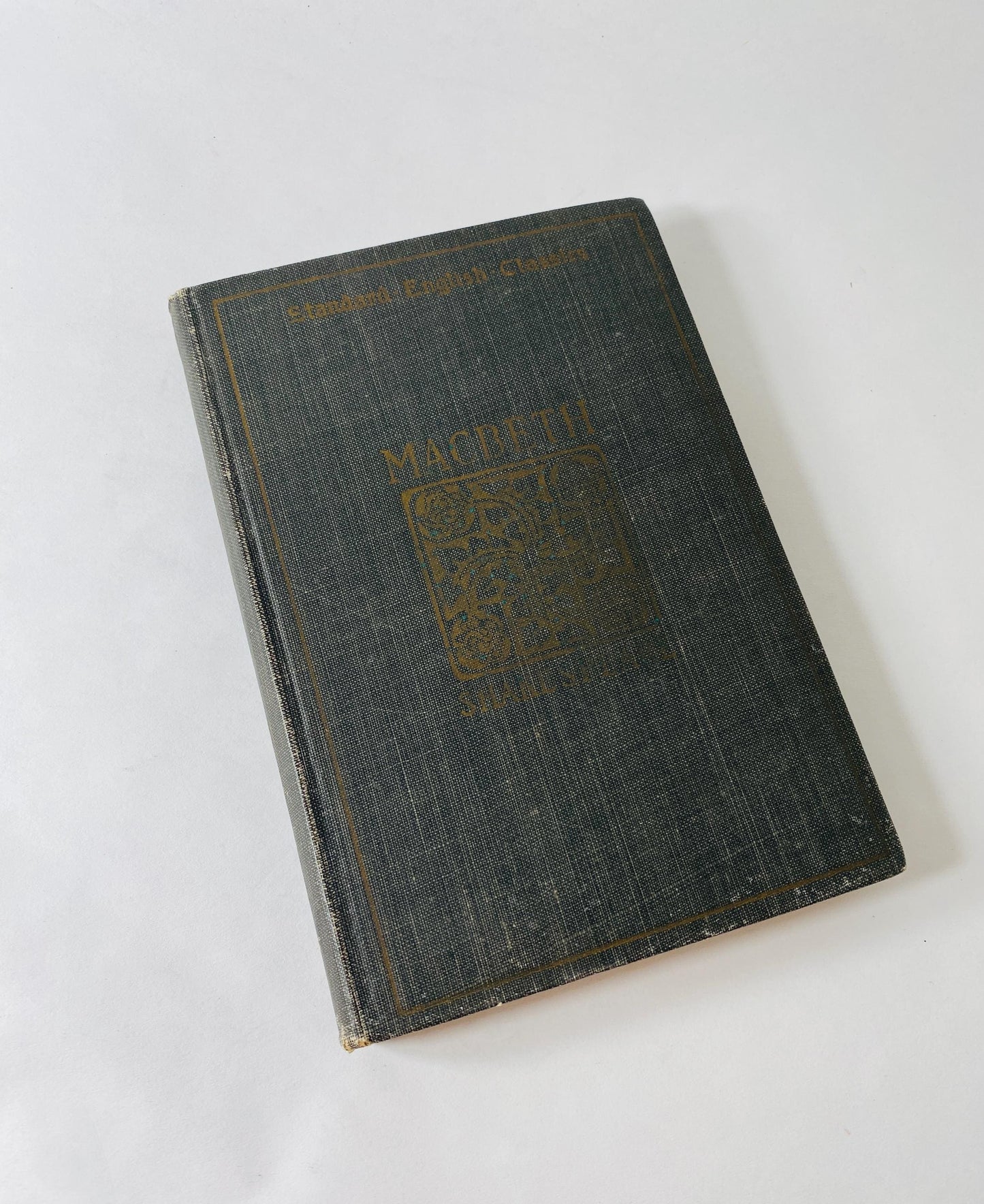 Shakespeare and the Nature of Man Vintage book by Theodore Spencer circa 1945 History of Hamlet Othello King Lear Macbeth Antony & Cleopatra