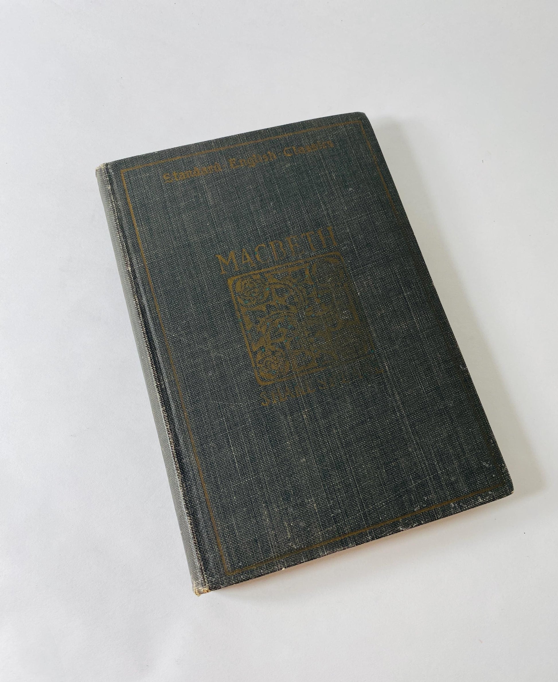 Shakespeare and the Nature of Man Vintage book by Theodore Spencer circa 1945 History of Hamlet Othello King Lear Macbeth Antony & Cleopatra