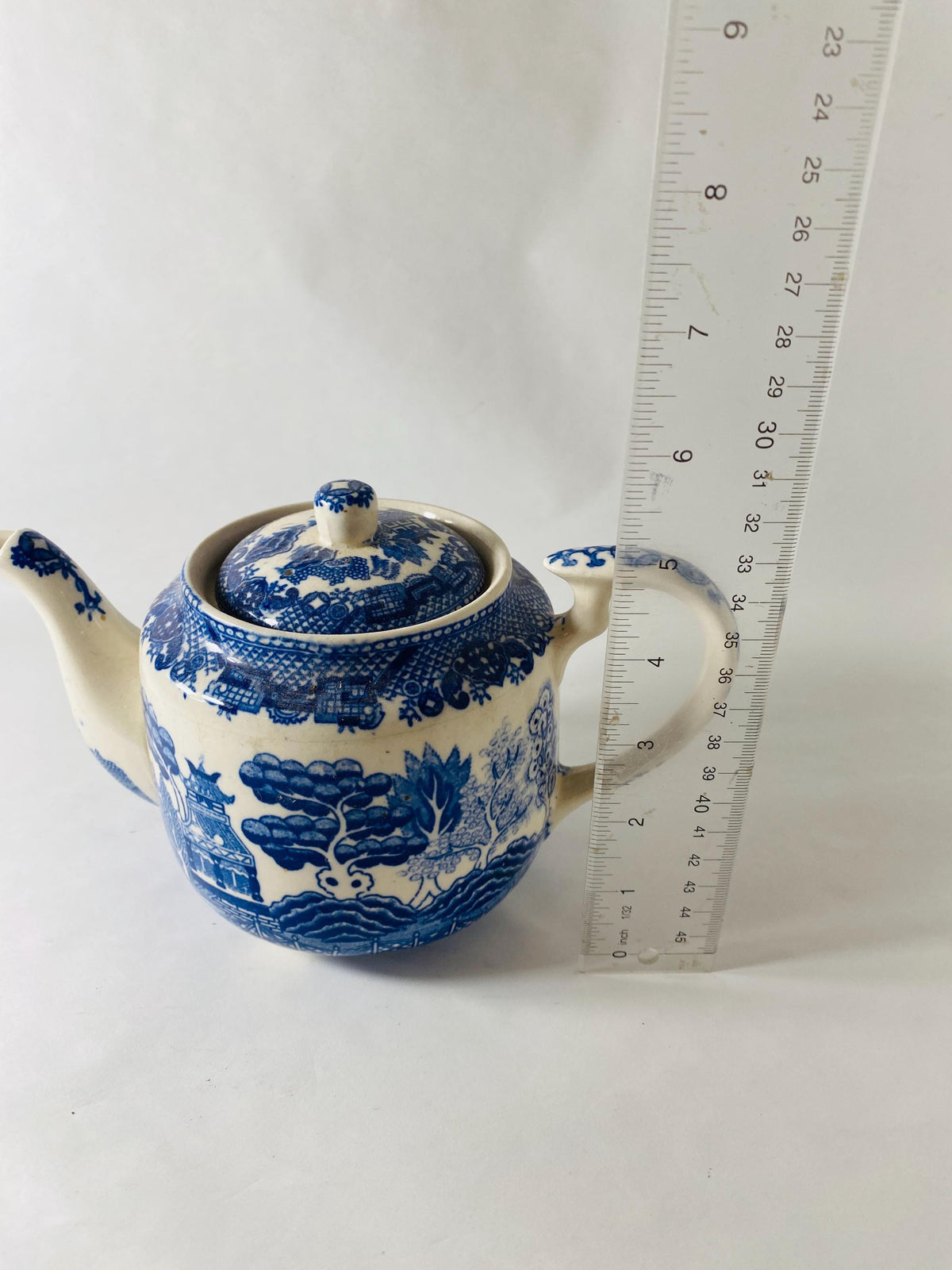Vintage Blue Willow Teapot Blue White Chinoiserie Transferware Ceramic Tea Pot with Lid Made in Japan Retro kitchen collectible MCM