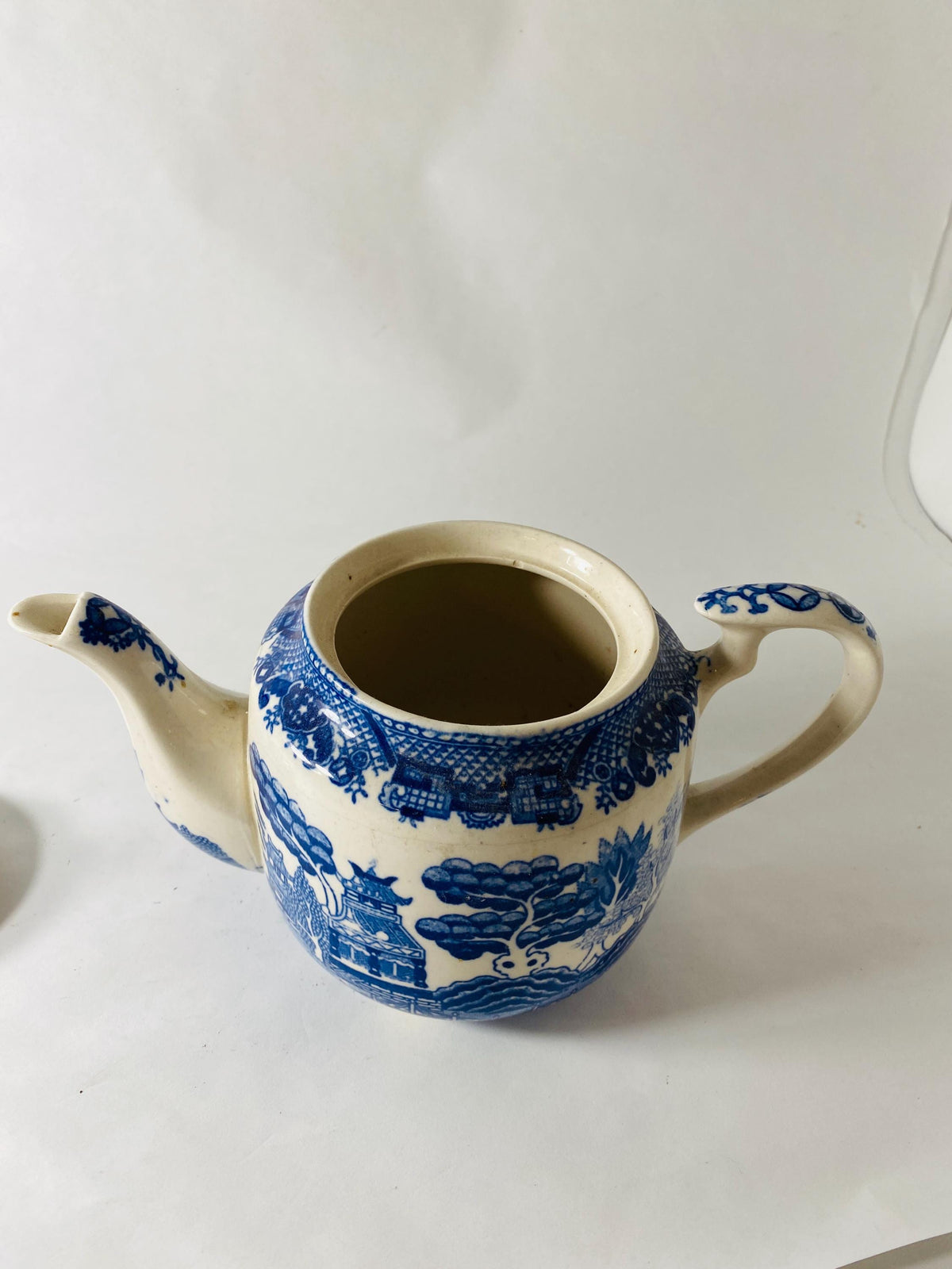 Vintage Blue Willow Teapot Blue White Chinoiserie Transferware Ceramic Tea Pot with Lid Made in Japan Retro kitchen collectible MCM