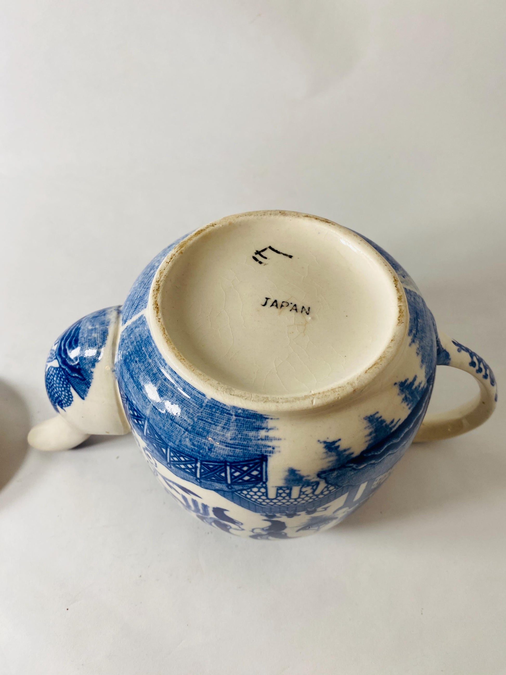 Vintage Blue Willow Teapot Blue White Chinoiserie Transferware Ceramic Tea Pot with Lid Made in Japan Retro kitchen collectible MCM
