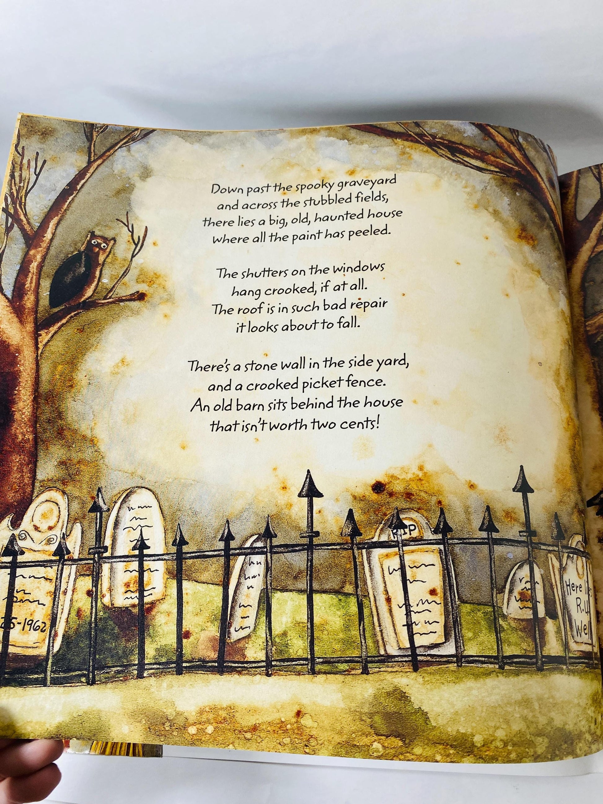 Miss Fiona's Stupendous Pumpkin Pies by Mark Moulton illustrated by Karen Crouch Vintage FIRST PRINTING children's Halloween witch decor.