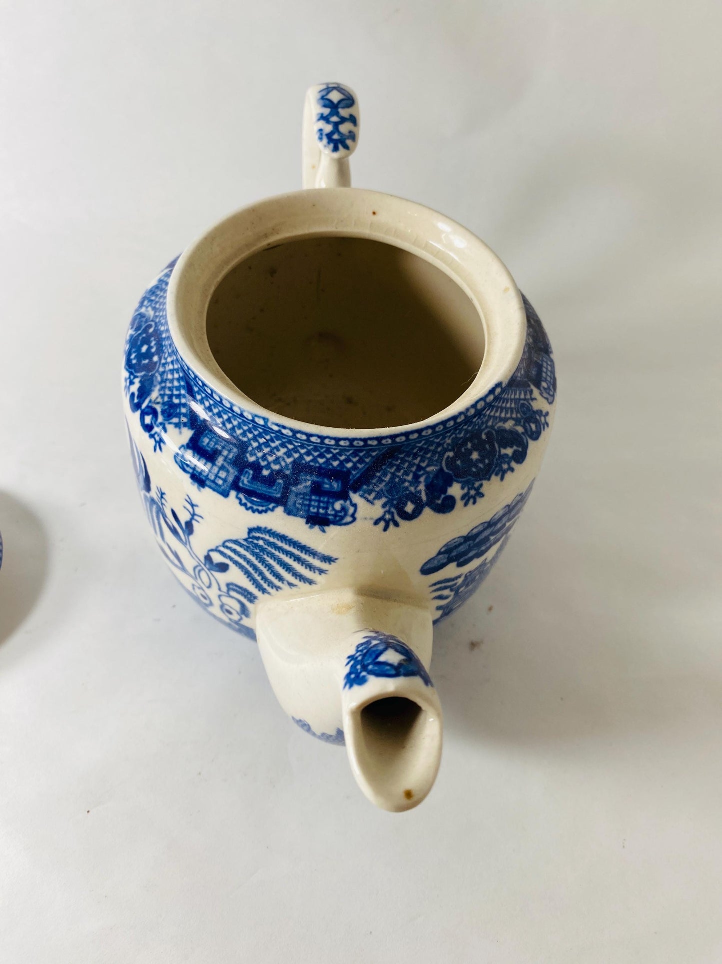Vintage Blue Willow Teapot Blue White Chinoiserie Transferware Ceramic Tea Pot with Lid Made in Japan Retro kitchen collectible MCM