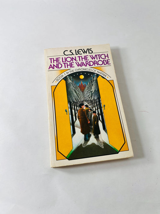 Chronicles of Narnia by CS Lewis Lion, the Witch and the Wardrobe vintage paperback book circa 1970 Collier science fiction Fantasy