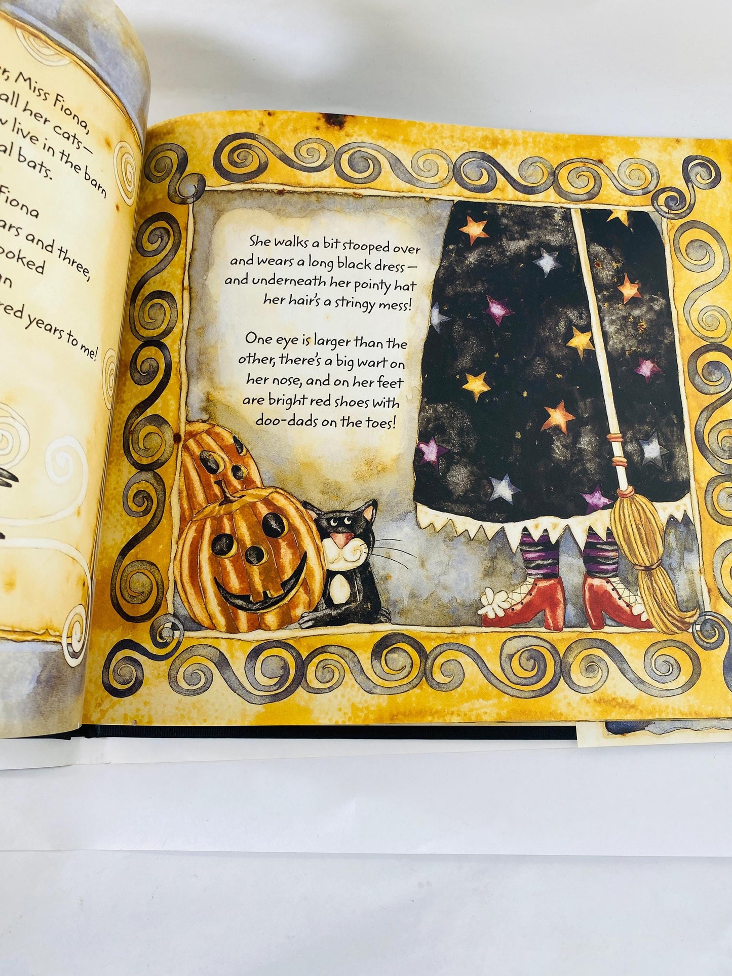 Miss Fiona's Stupendous Pumpkin Pies by Mark Moulton illustrated by Karen Crouch Vintage FIRST PRINTING children's Halloween witch decor.